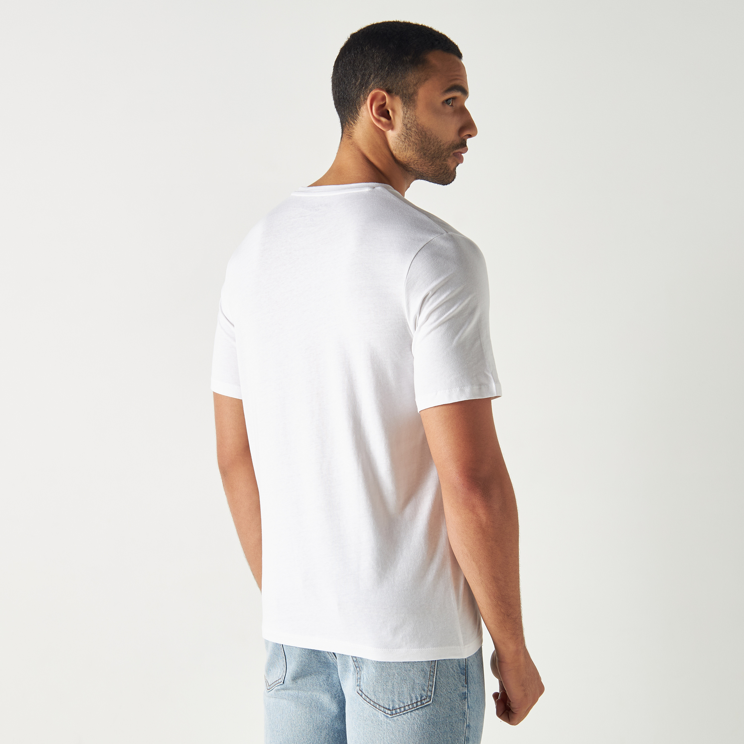 تي شيرت مطبوعة بأكمام قصيرة ورقبة مستديرة  من جاك اند جونز-men-clothing-tshirtsandpolos-tshirts-image-9