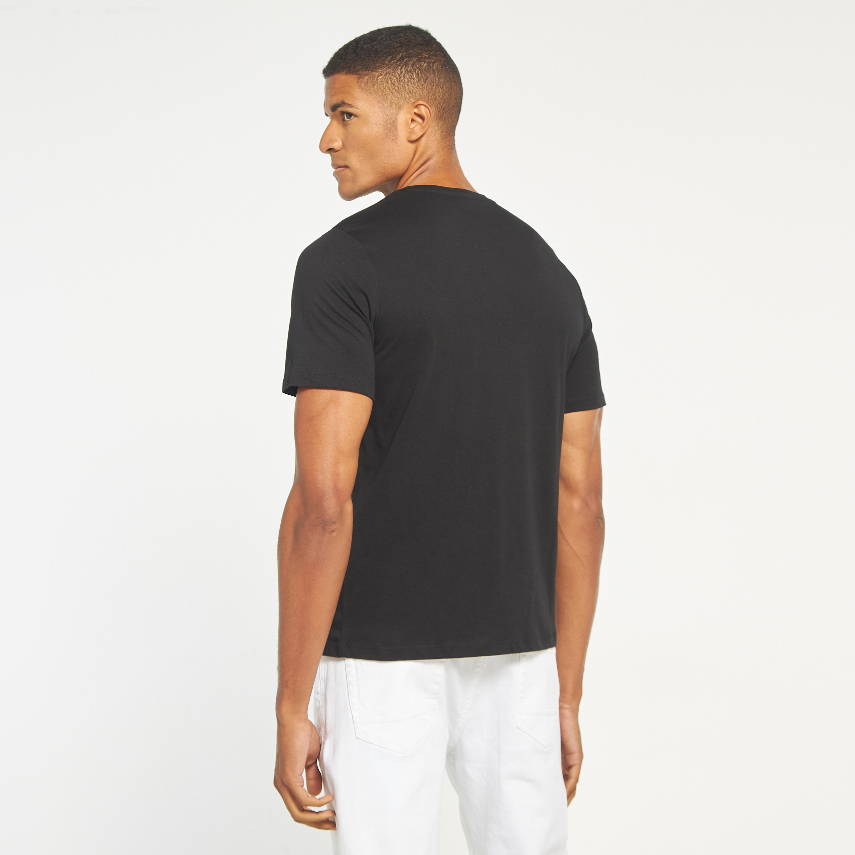 تي شيرت مطبوعة بأكمام قصيرة ورقبة مستديرة  من جاك اند جونز-men-clothing-tshirtsandpolos-tshirts-image-3
