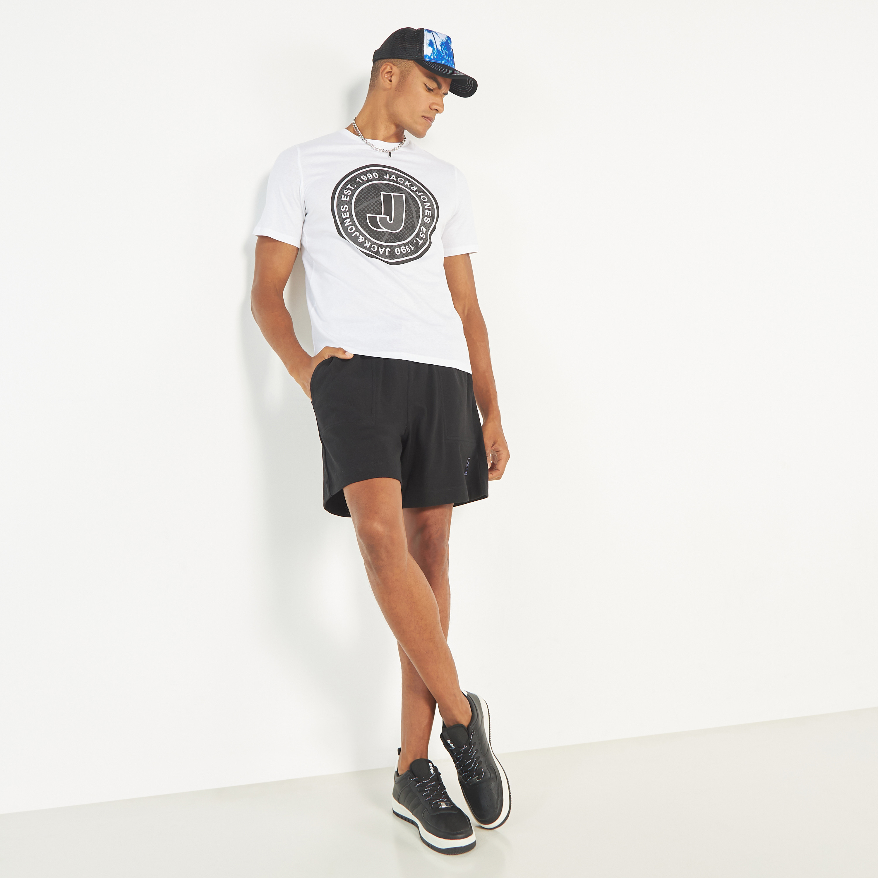 تي شيرت مطبوعة بأكمام قصيرة ورقبة مستديرة  من جاك اند جونز-men-clothing-tshirtsandpolos-tshirts-image-10