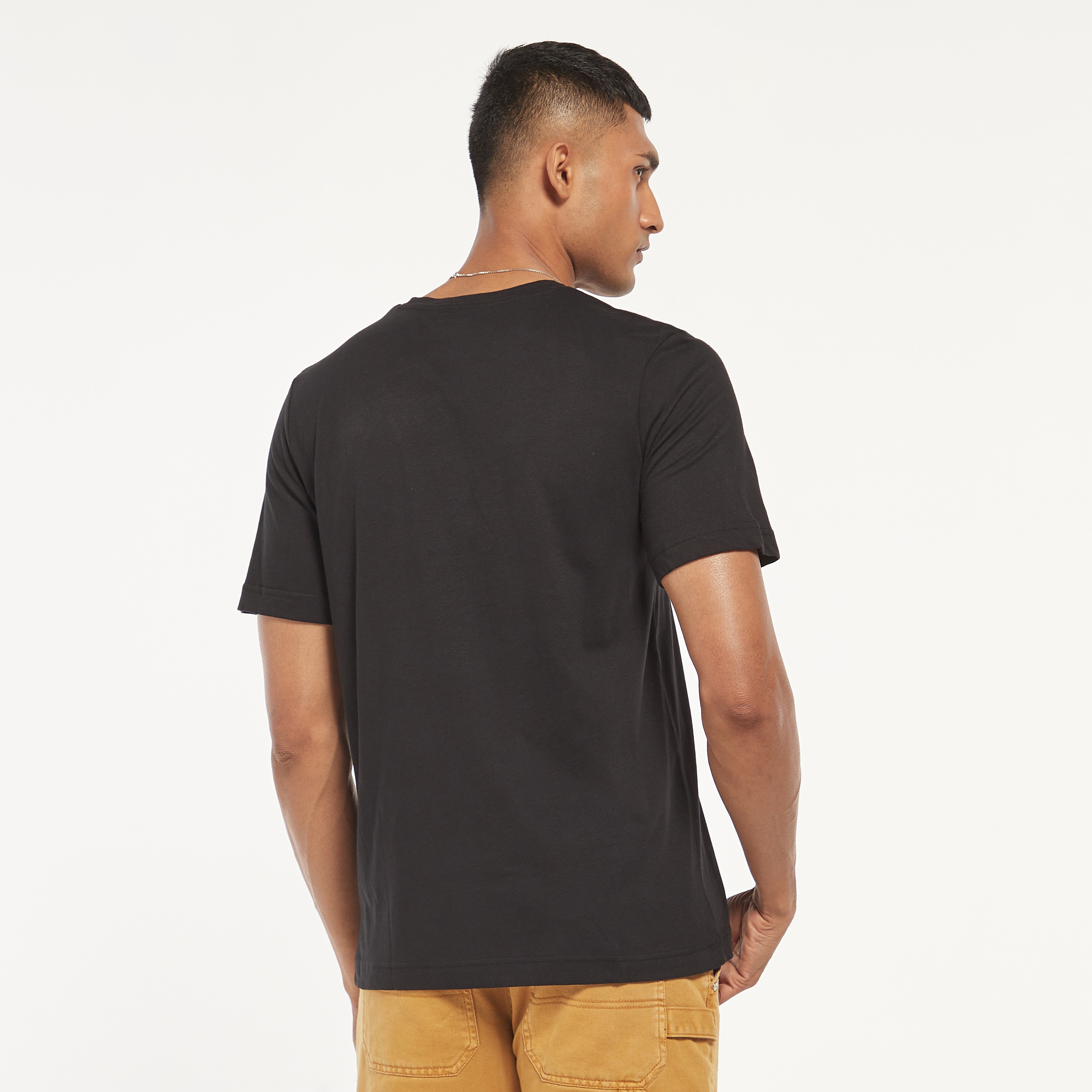 تي شيرت من جاك آند جونز مطبوع بأكمام قصيرة و ياقة مستديرة-men-clothing-tshirtsandpolos-tshirts-image-3
