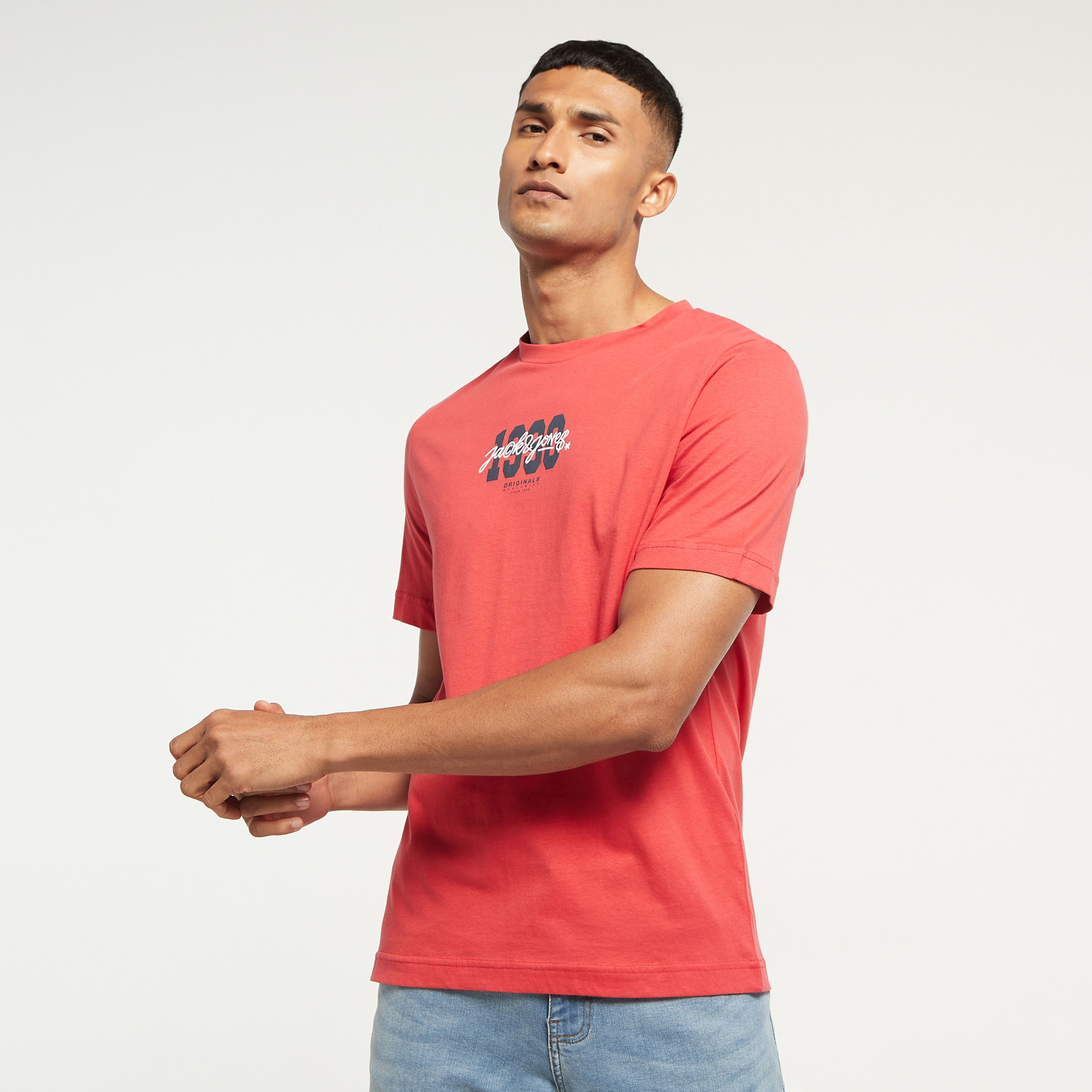 تي شيرت من جاك آند جونز مطبوع بأكمام قصيرة و ياقة مستديرة-men-clothing-tshirtsandpolos-tshirts-image-5