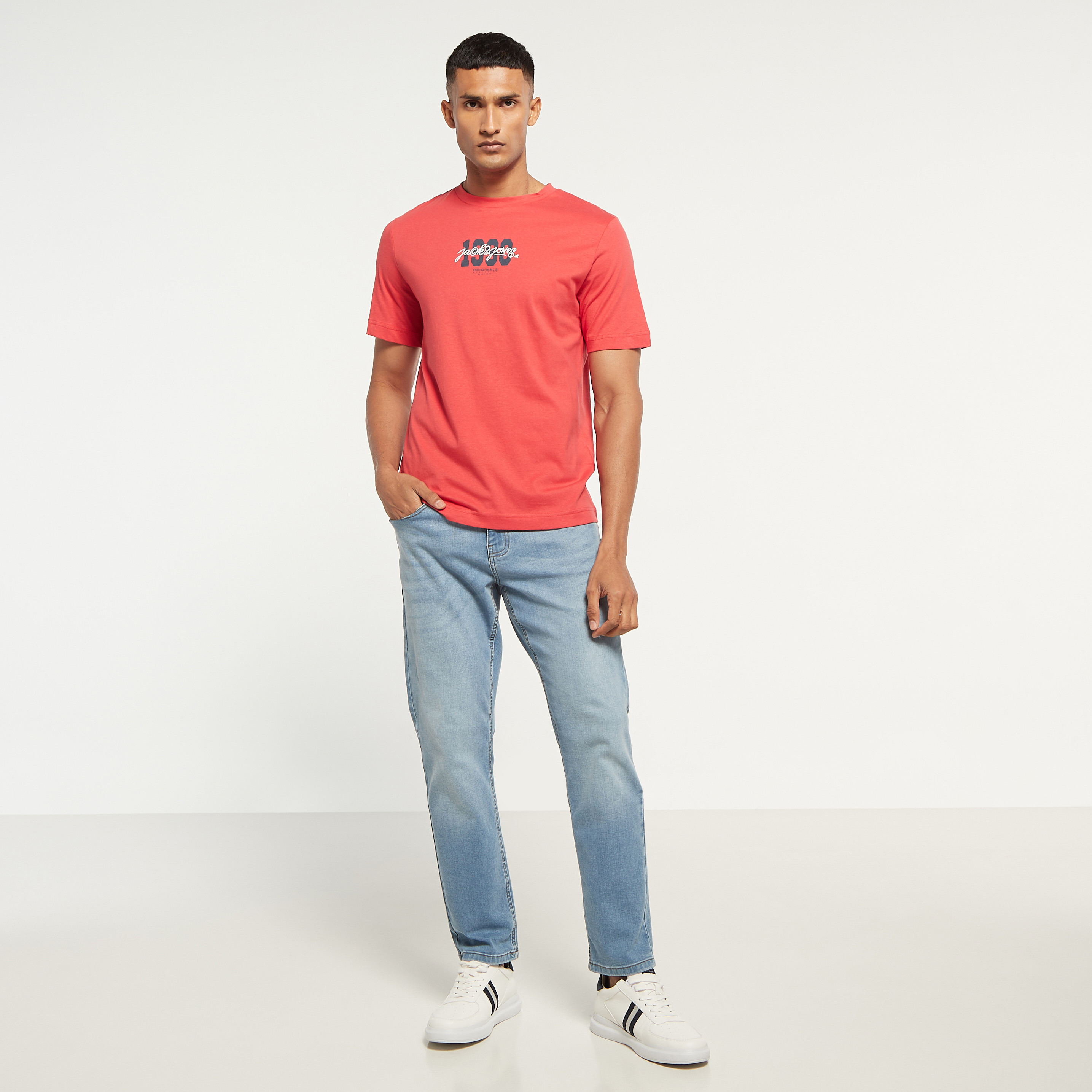تي شيرت من جاك آند جونز مطبوع بأكمام قصيرة و ياقة مستديرة-men-clothing-tshirtsandpolos-tshirts-image-6
