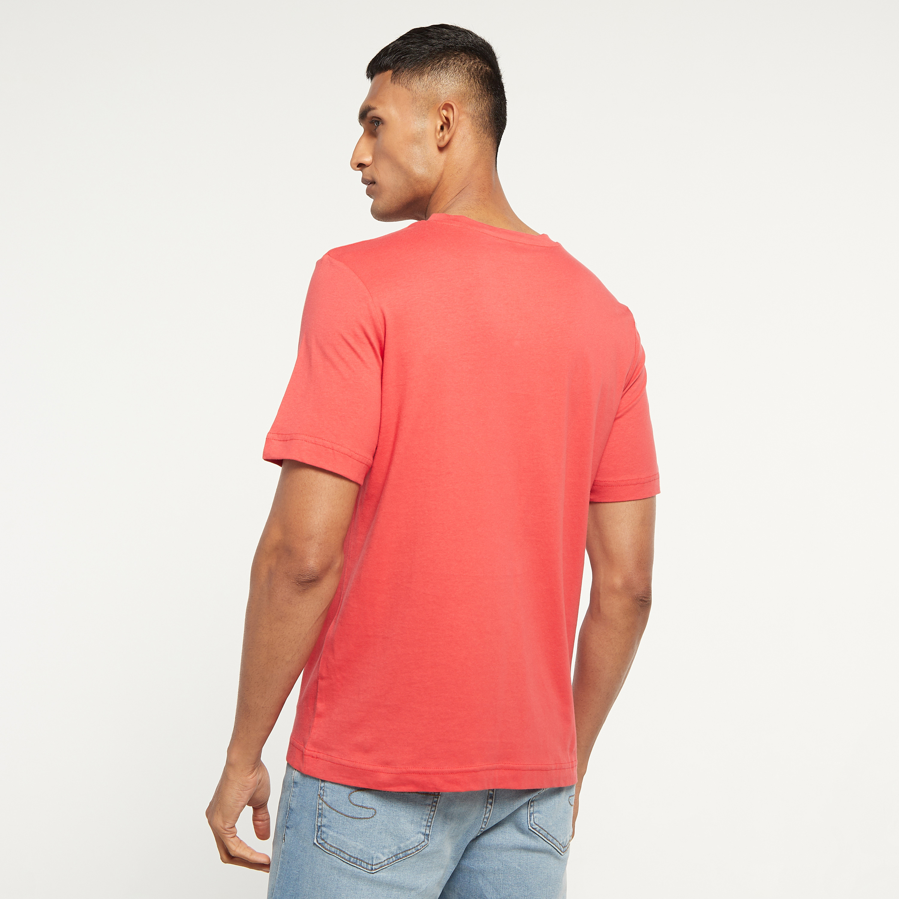 تي شيرت من جاك آند جونز مطبوع بأكمام قصيرة و ياقة مستديرة-men-clothing-tshirtsandpolos-tshirts-image-7