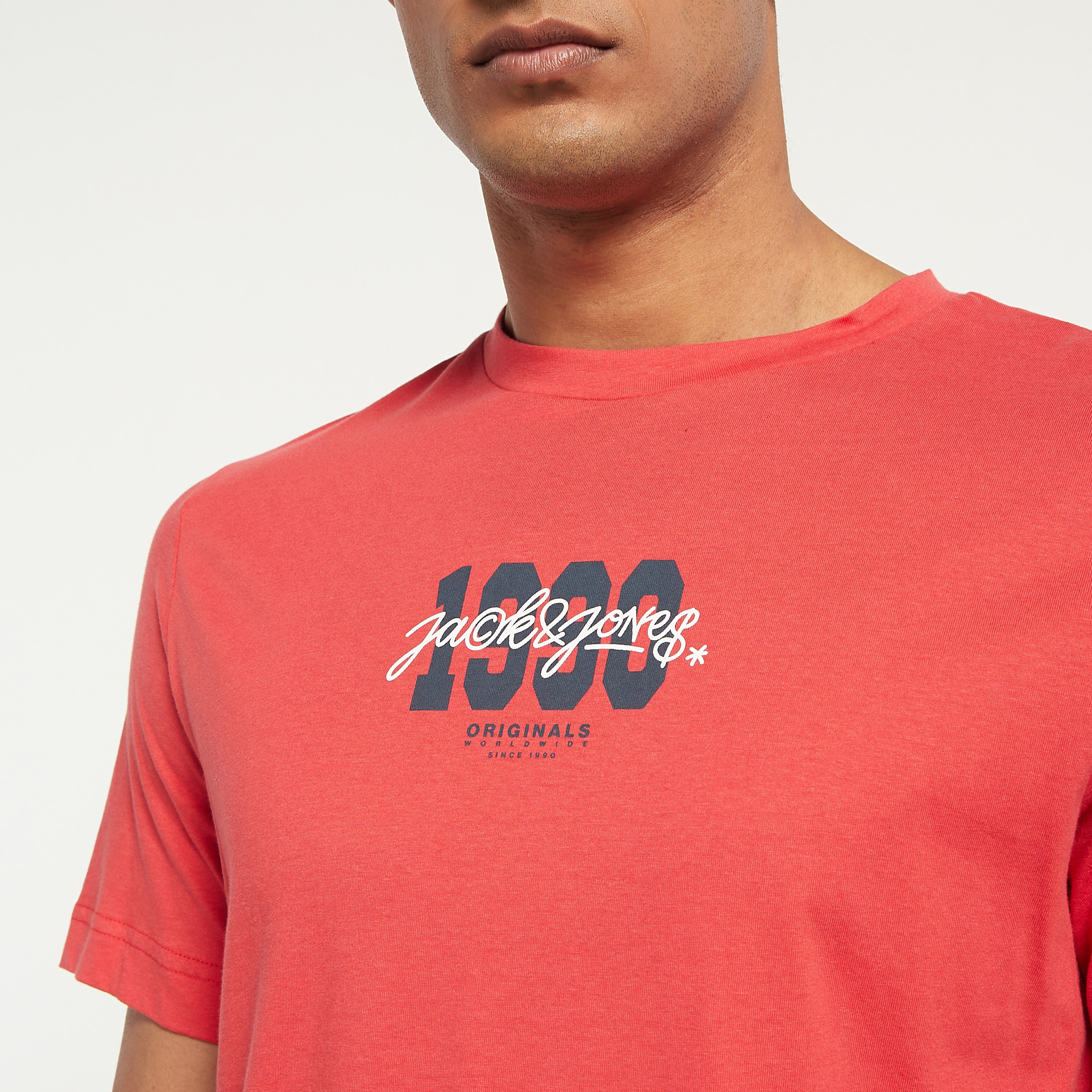 تي شيرت من جاك آند جونز مطبوع بأكمام قصيرة و ياقة مستديرة-men-clothing-tshirtsandpolos-tshirts-image-8
