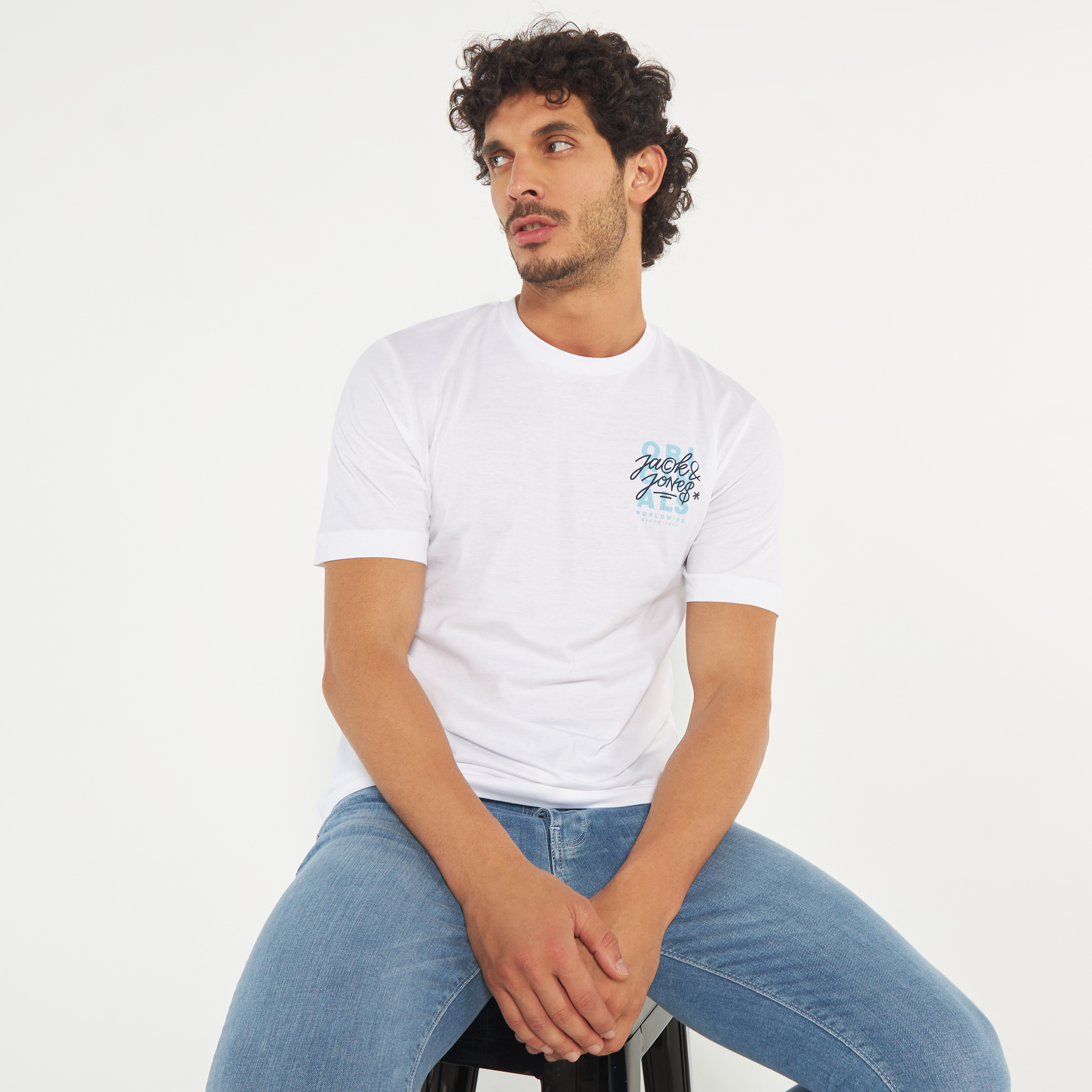 تي شيرت من جاك آند جونز مطبوع بأكمام قصيرة و ياقة مستديرة-men-clothing-tshirtsandpolos-tshirts-image-9