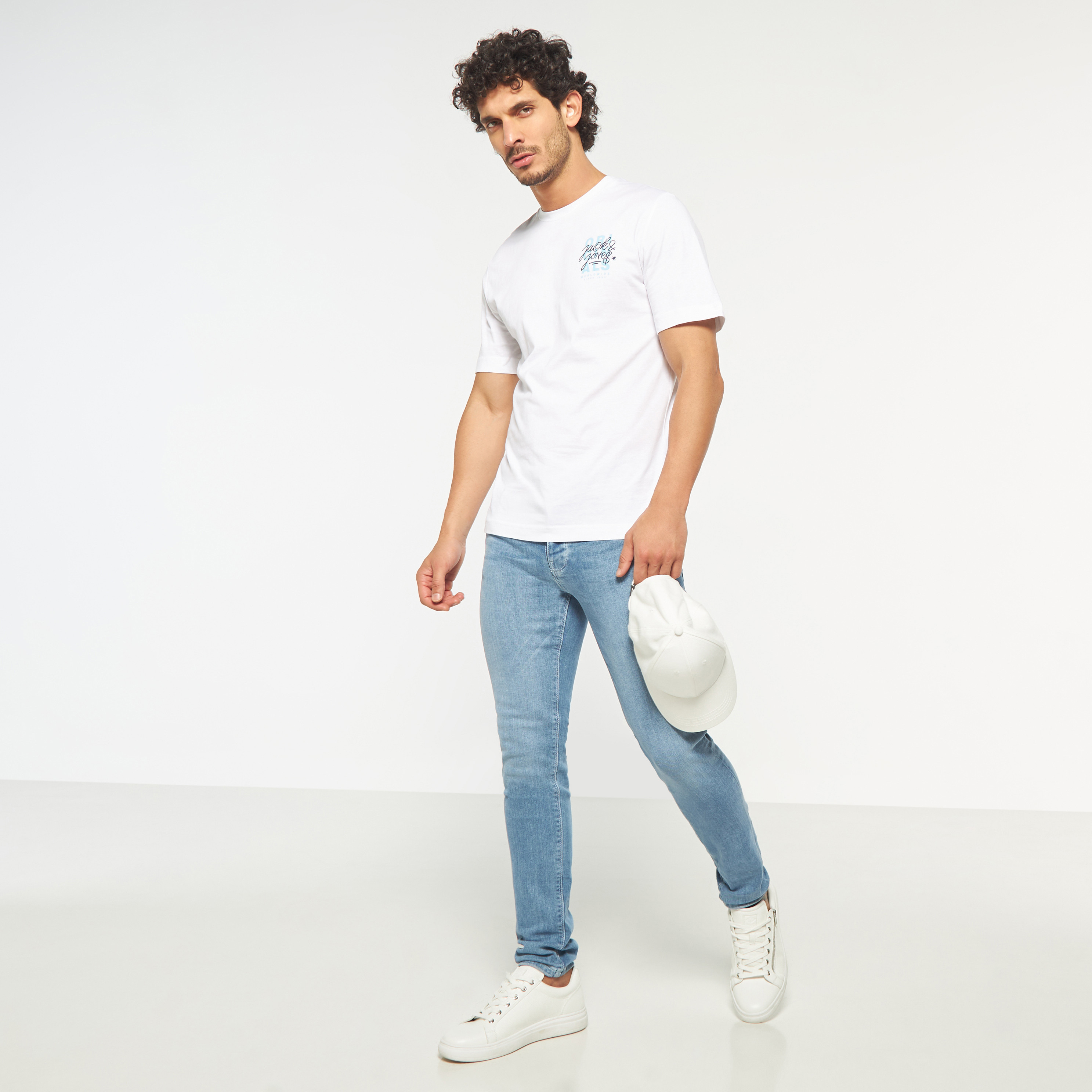 تي شيرت من جاك آند جونز مطبوع بأكمام قصيرة و ياقة مستديرة-men-clothing-tshirtsandpolos-tshirts-image-10