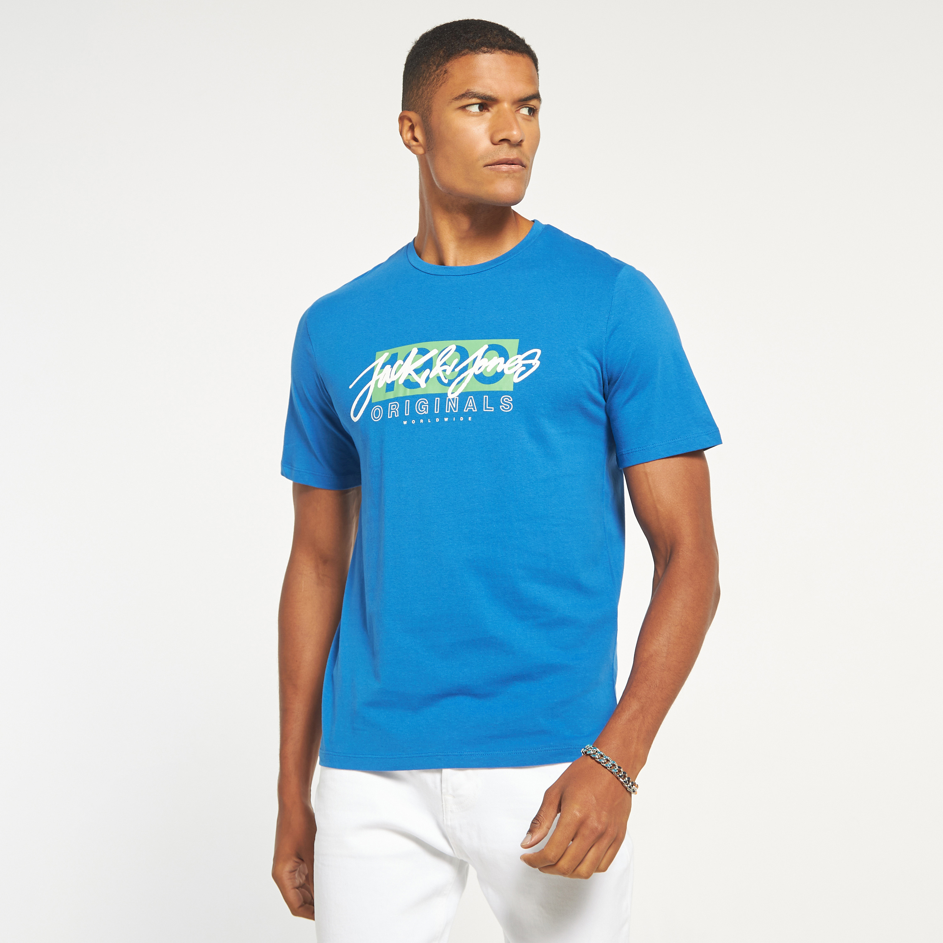 تي شيرت مطبوعة بأكمام قصيرة ورقبة مستديرة  من جاك اند جونز-men-clothing-tshirtsandpolos-tshirts-image-5