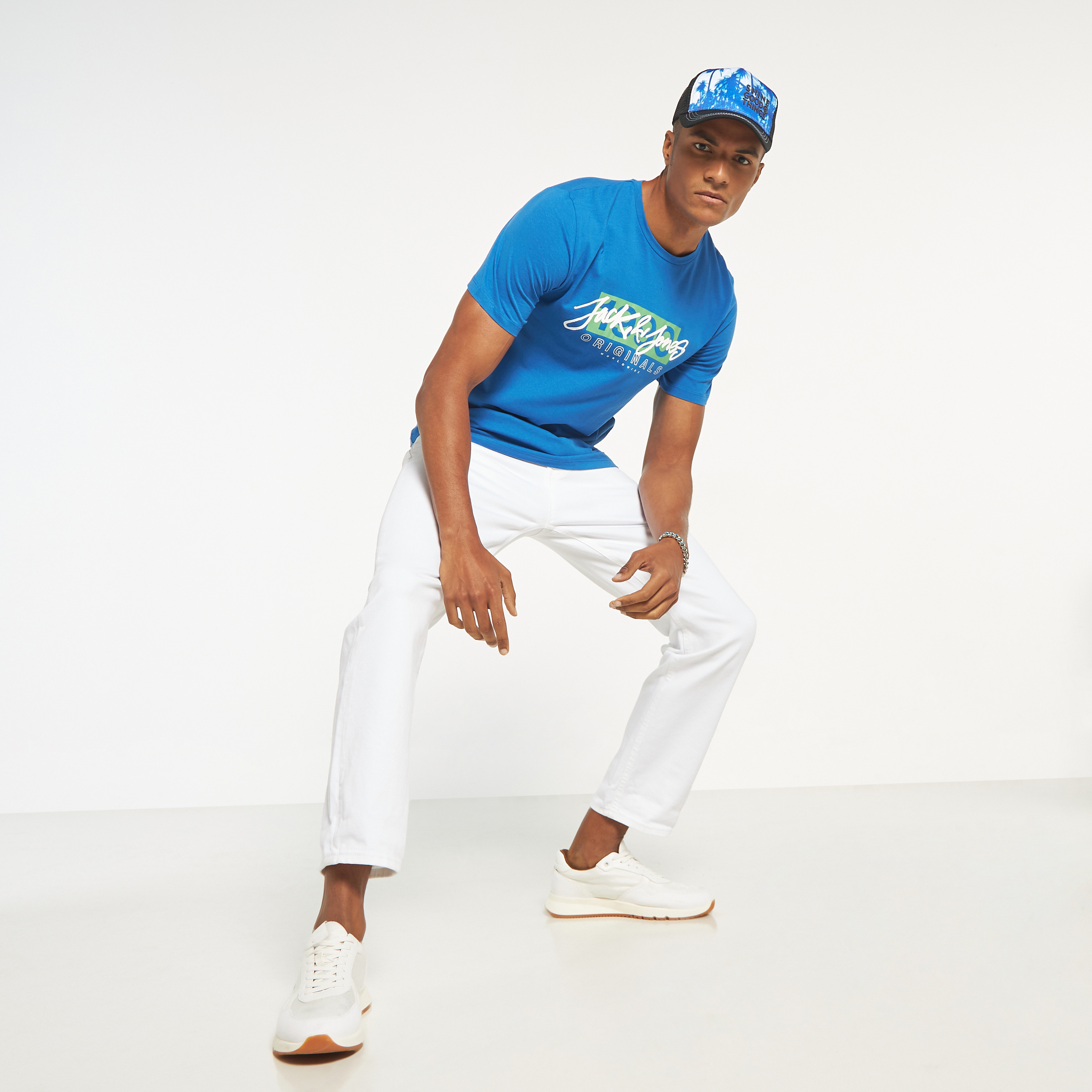 تي شيرت مطبوعة بأكمام قصيرة ورقبة مستديرة  من جاك اند جونز-men-clothing-tshirtsandpolos-tshirts-image-6