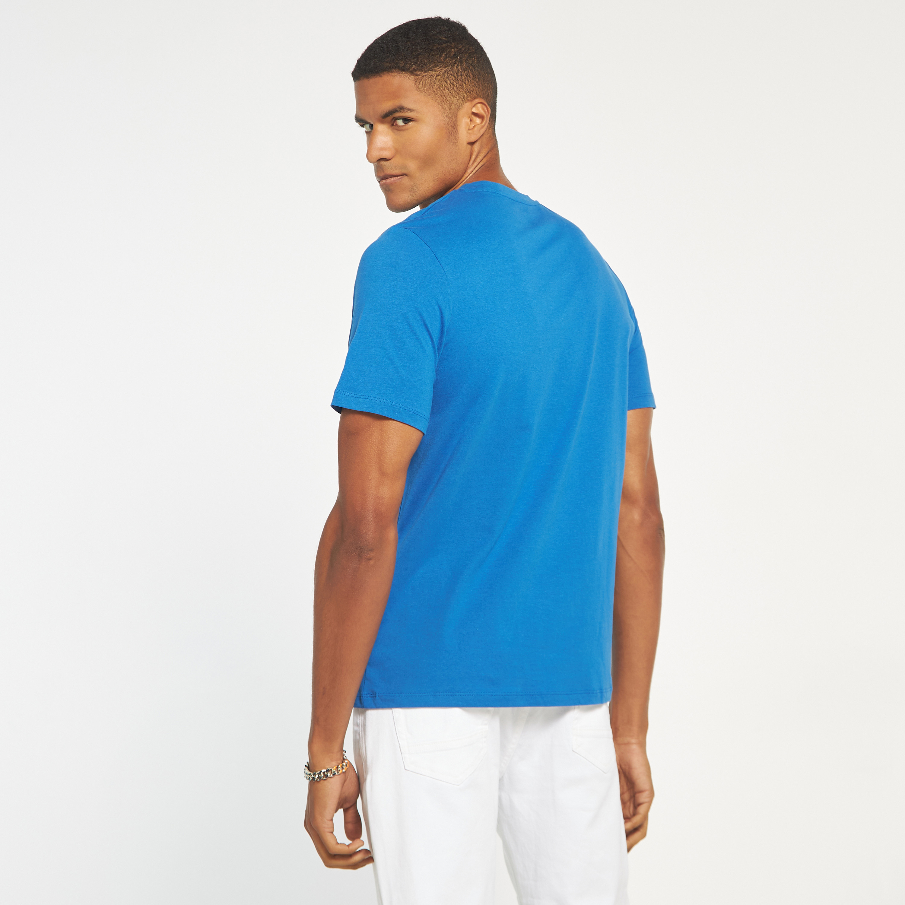 تي شيرت مطبوعة بأكمام قصيرة ورقبة مستديرة  من جاك اند جونز-men-clothing-tshirtsandpolos-tshirts-image-7