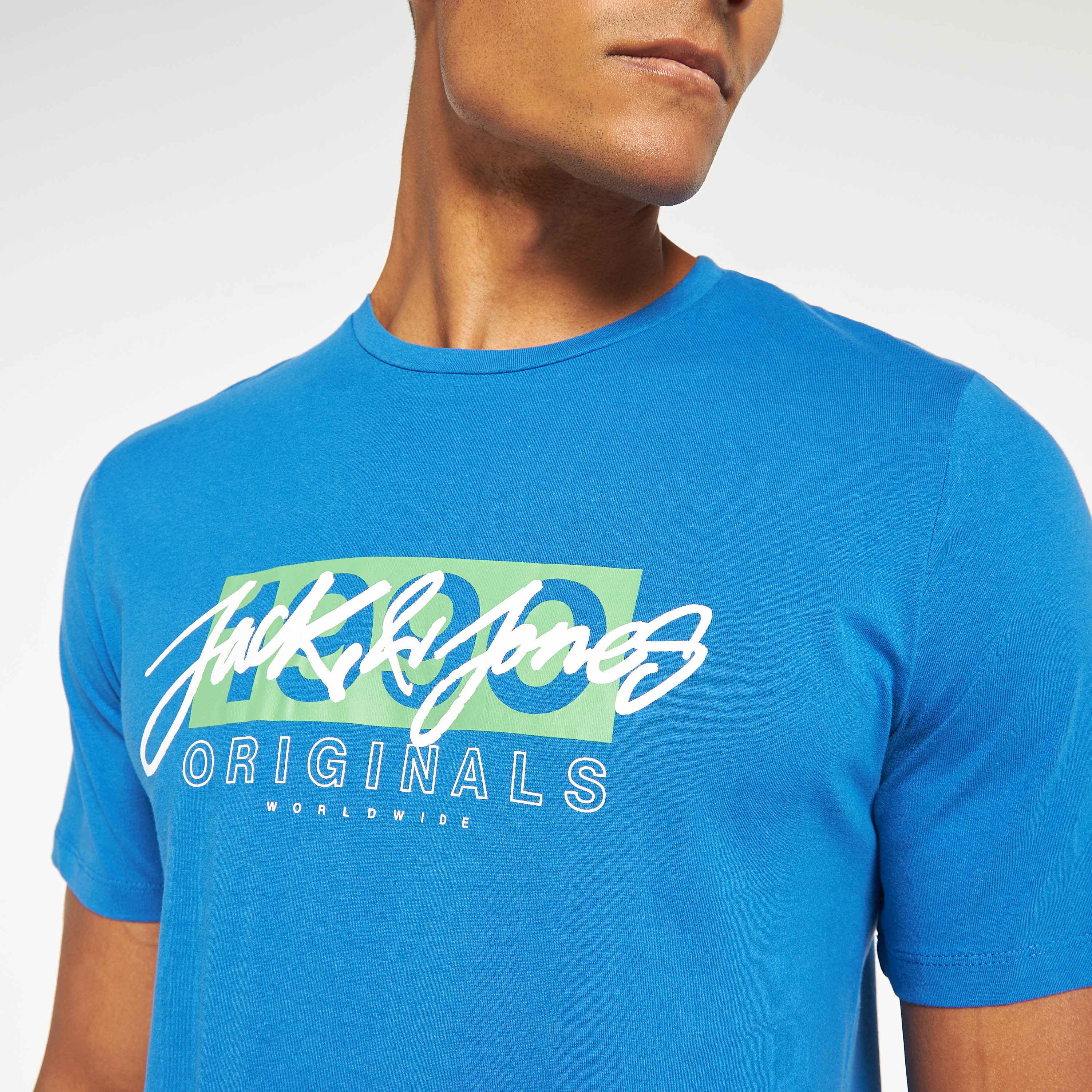 تي شيرت مطبوعة بأكمام قصيرة ورقبة مستديرة  من جاك اند جونز-men-clothing-tshirtsandpolos-tshirts-image-8