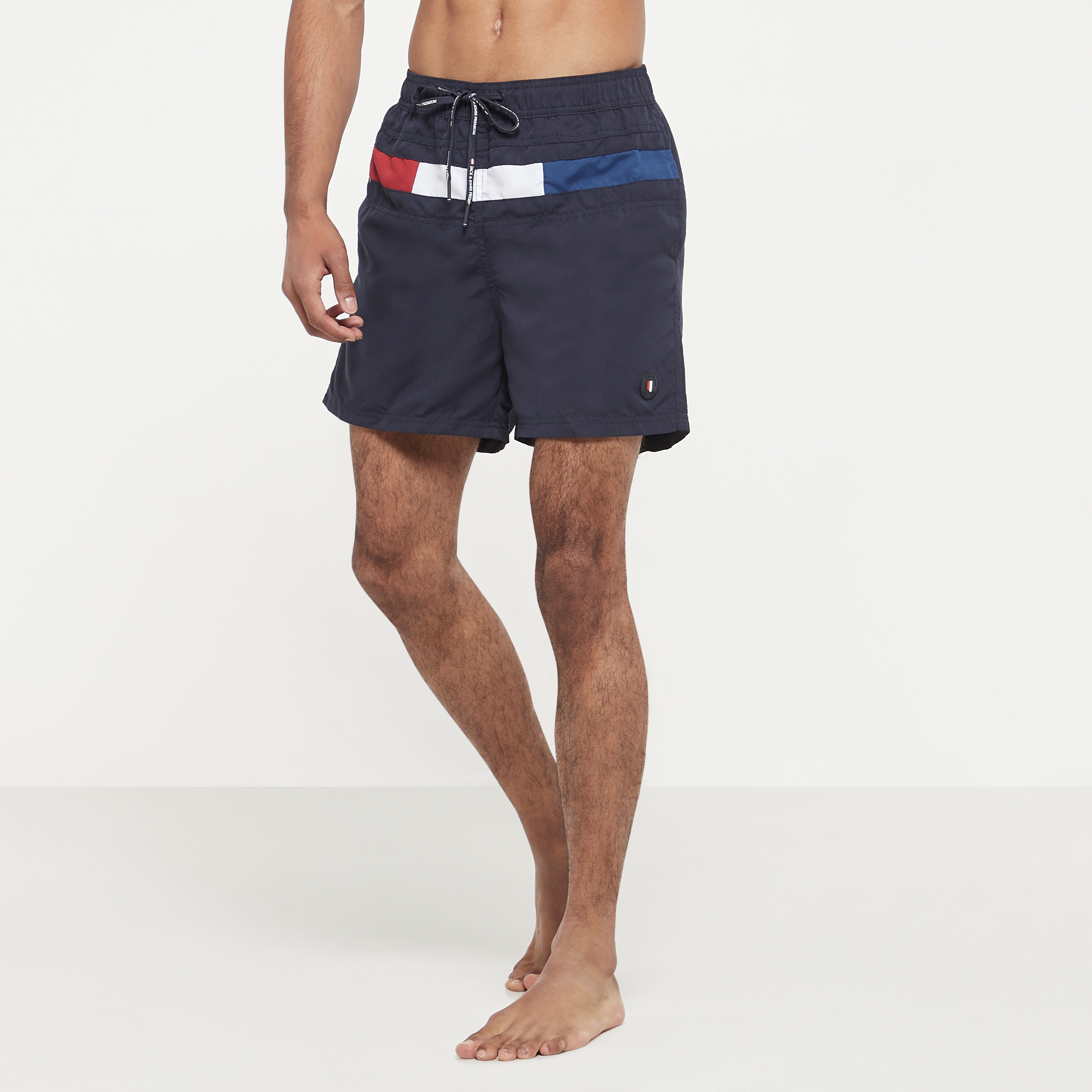 شورتس برباط من جاك آند جونز بمتوسط الارتفاع مع كلر بلوك -men-clothing-swimandbeach-shorts-image-1