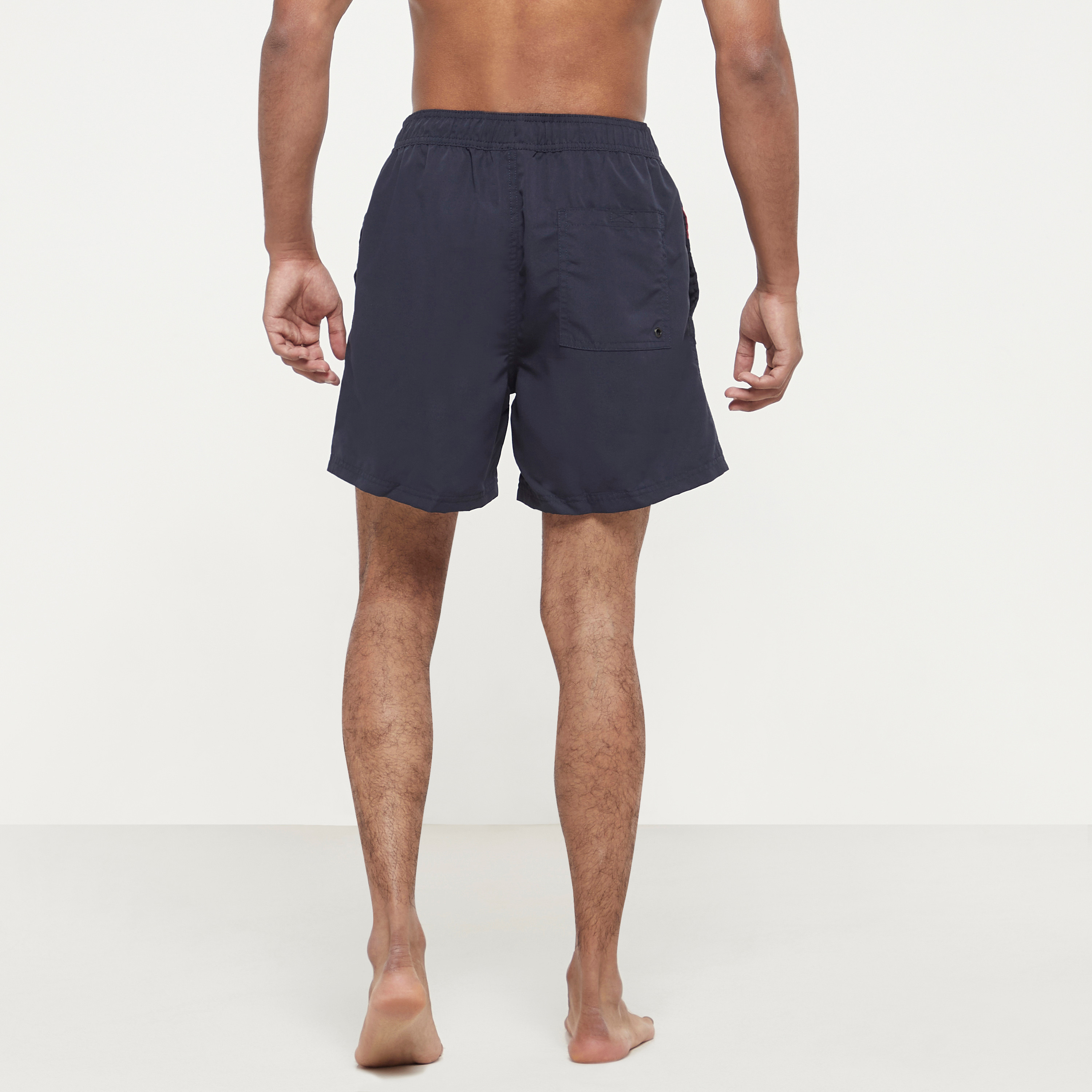 شورتس برباط من جاك آند جونز بمتوسط الارتفاع مع كلر بلوك -men-clothing-swimandbeach-shorts-image-3
