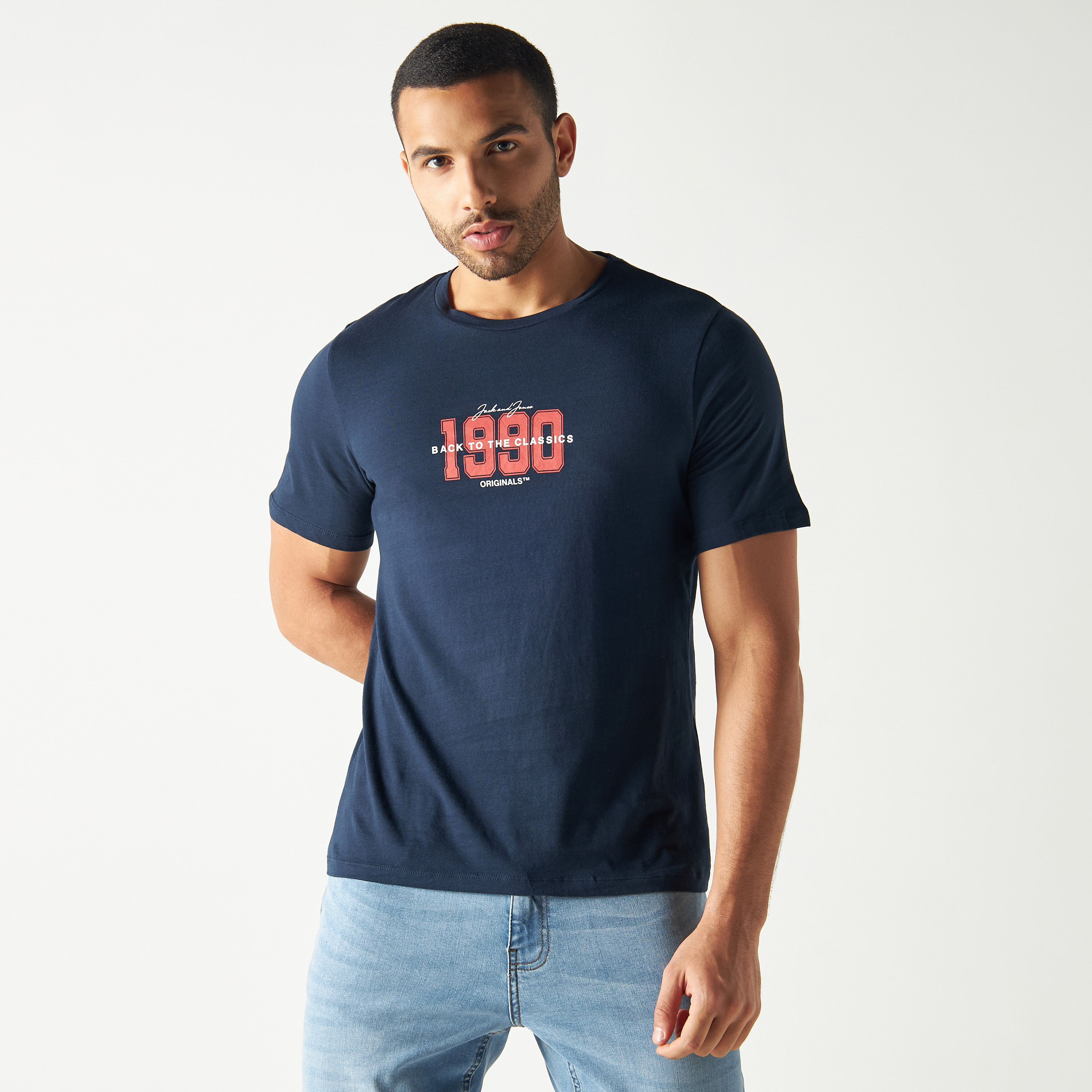 تي شيرت مطبوعة بأكمام قصيرة ورقبة مستديرة  من جاك اند جونز-men-clothing-tshirtsandpolos-tshirts-image-2