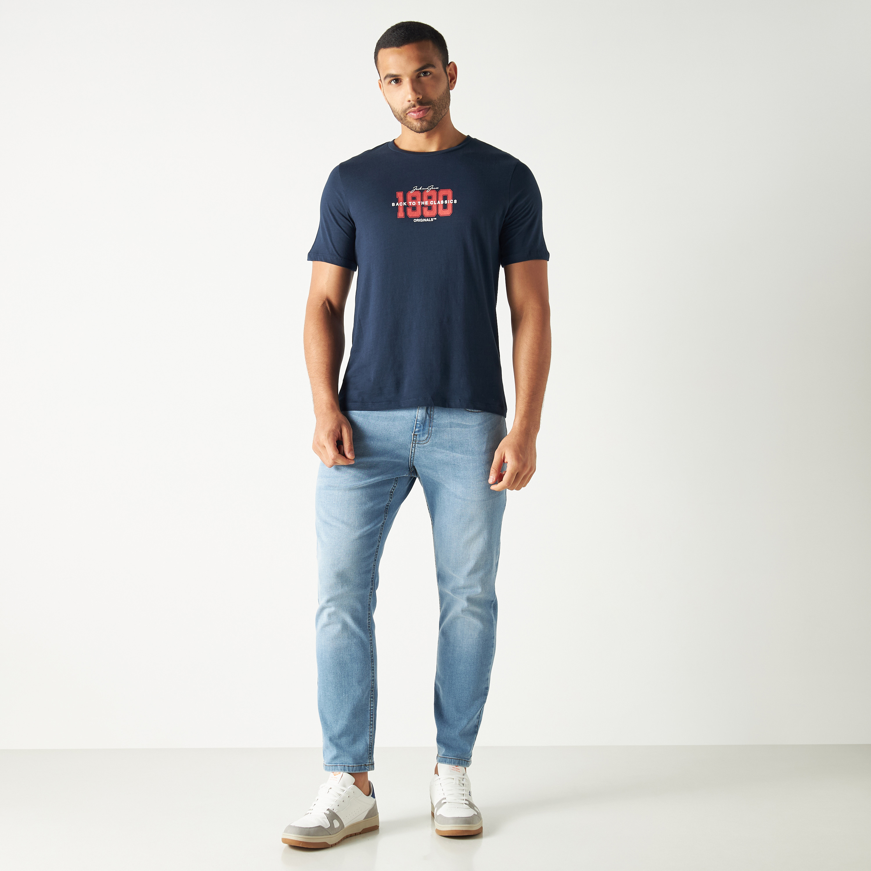 تي شيرت مطبوعة بأكمام قصيرة ورقبة مستديرة  من جاك اند جونز-men-clothing-tshirtsandpolos-tshirts-image-3
