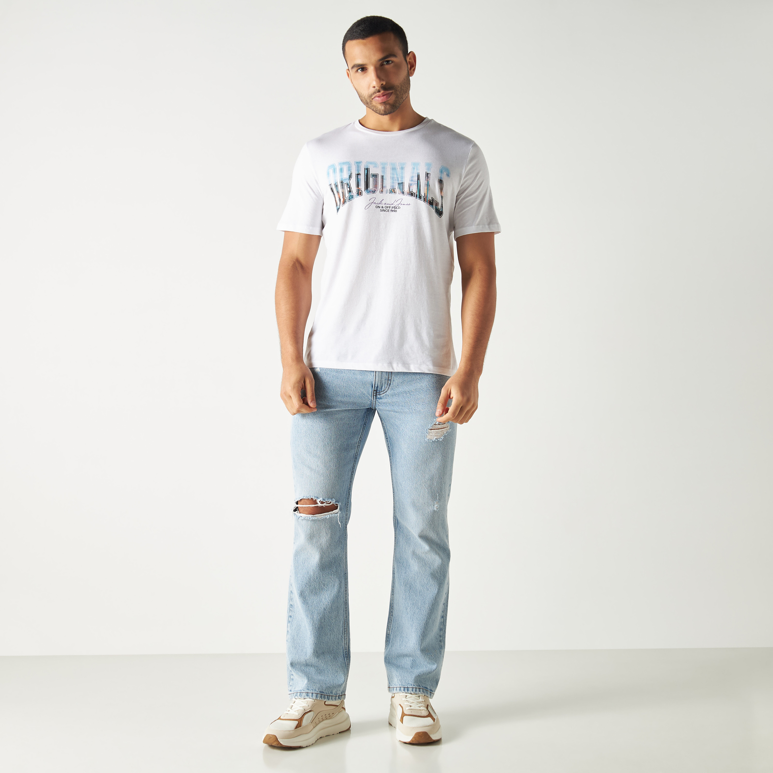 تي شيرت مطبوعة بأكمام قصيرة ورقبة مستديرة  من جاك اند جونز-men-clothing-tshirtsandpolos-tshirts-image-7
