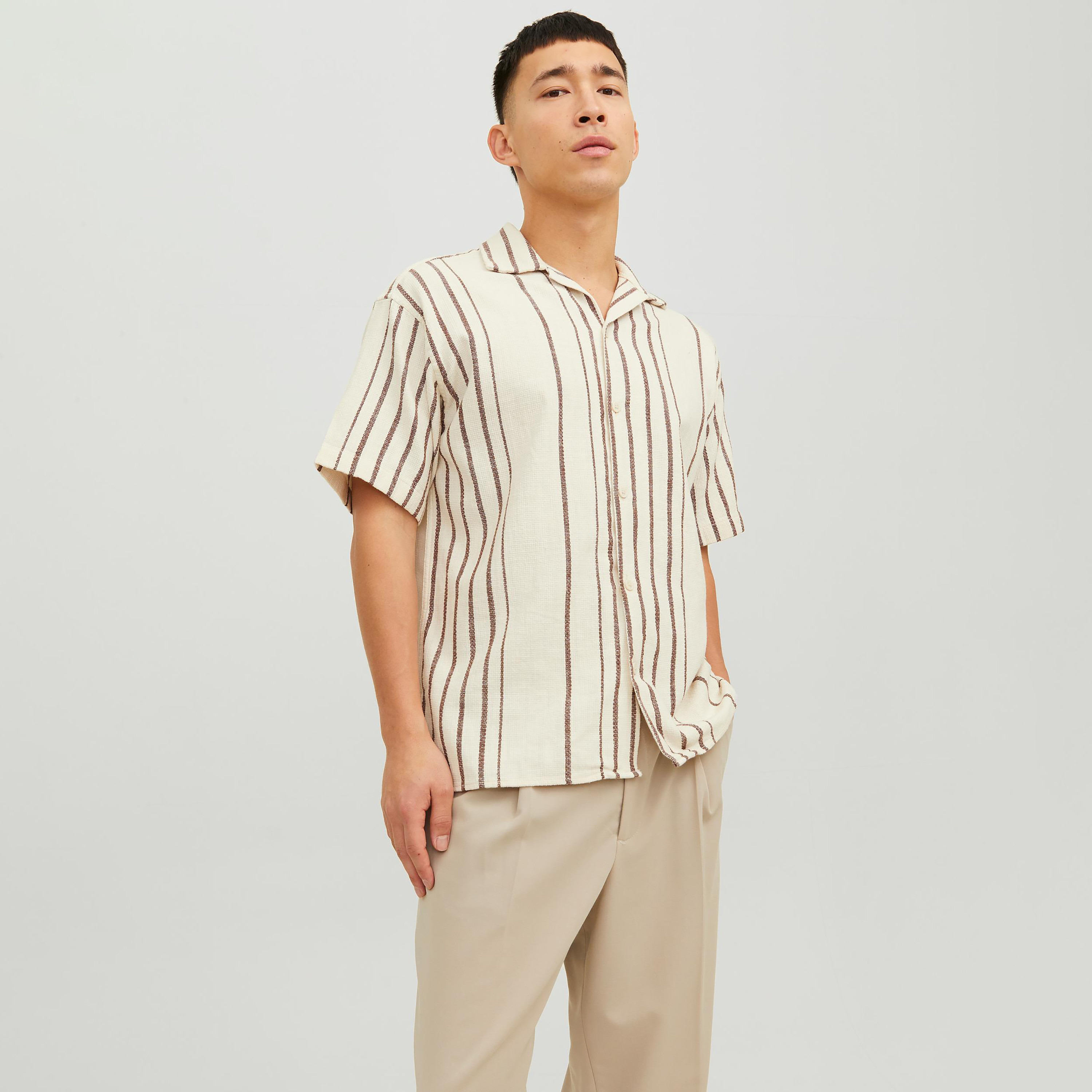 قميص كاجوال من جاك آند جونز بياقة كوبية وأكمام قصيرة مع مخطط -men-clothing-shirts-image-1