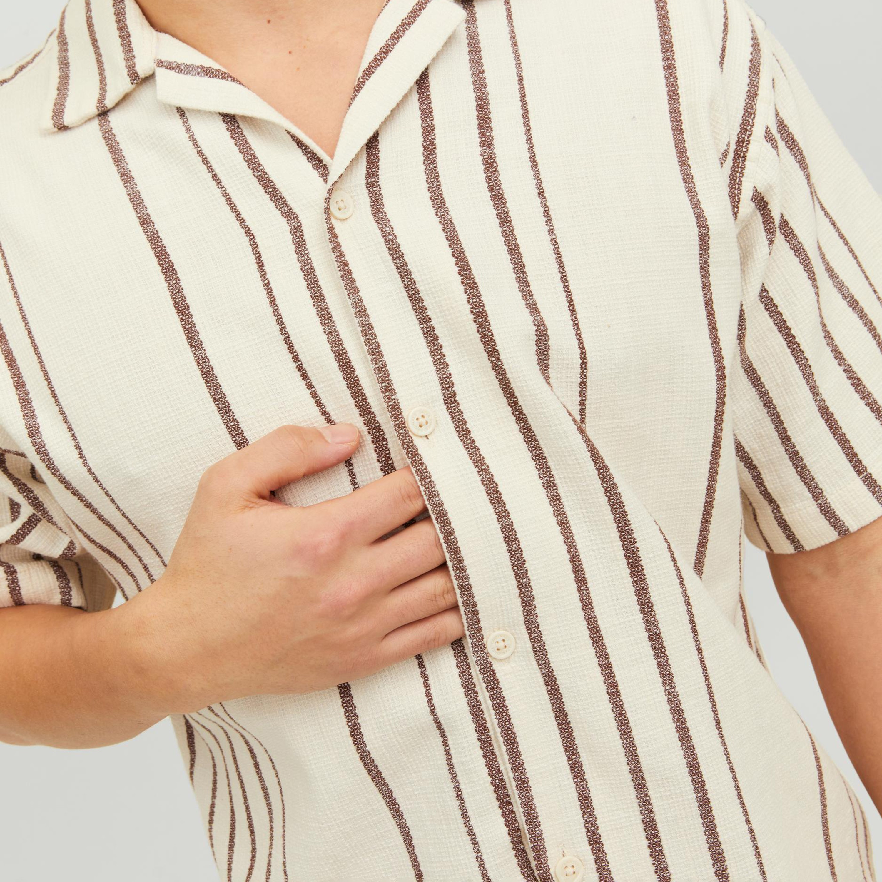 قميص كاجوال من جاك آند جونز بياقة كوبية وأكمام قصيرة مع مخطط -men-clothing-shirts-image-3