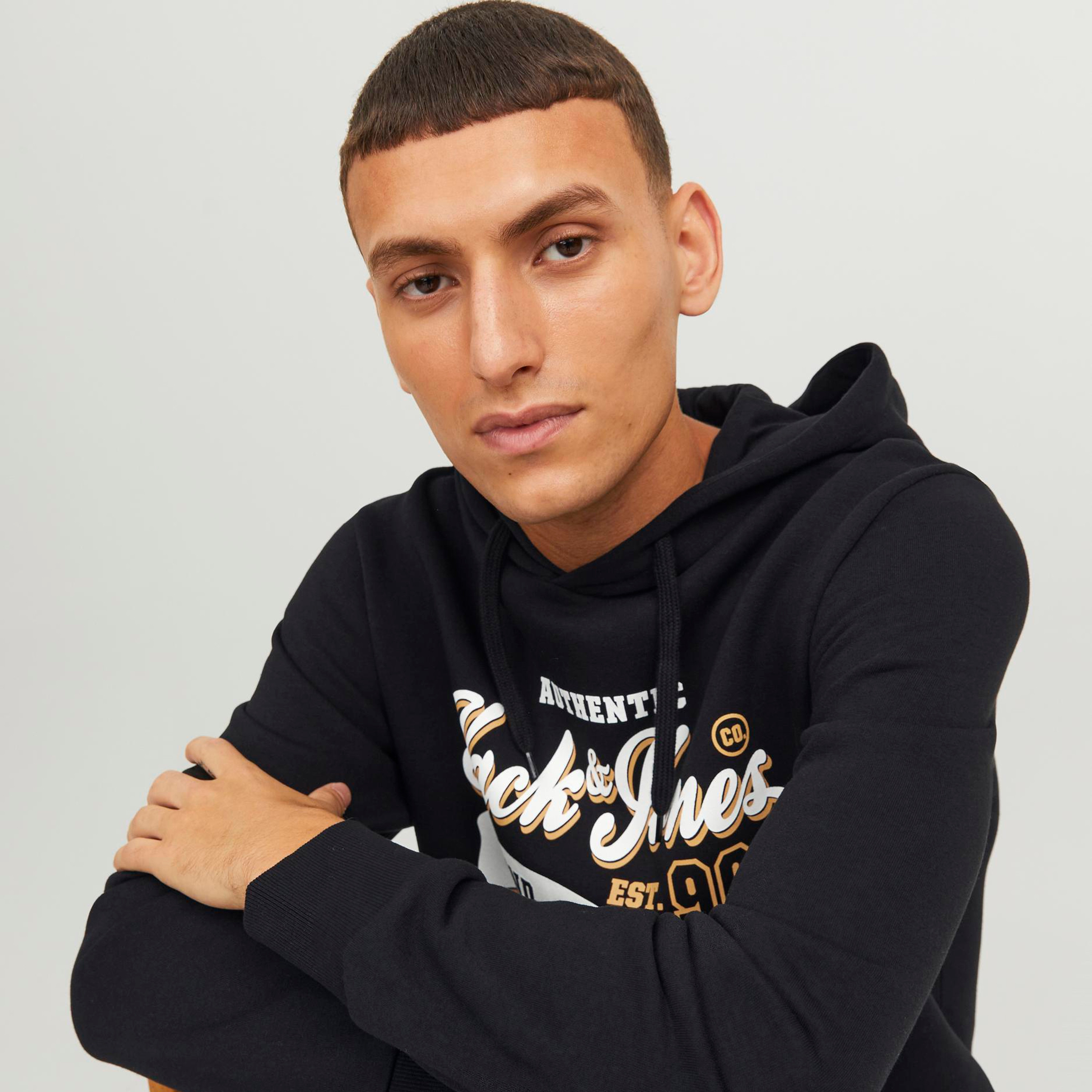 هودي جاك آند جونز مع شعار بأكمام طويلة ذو مطبوع-men-winterwear-hoodiesandsweatshirts-image-3