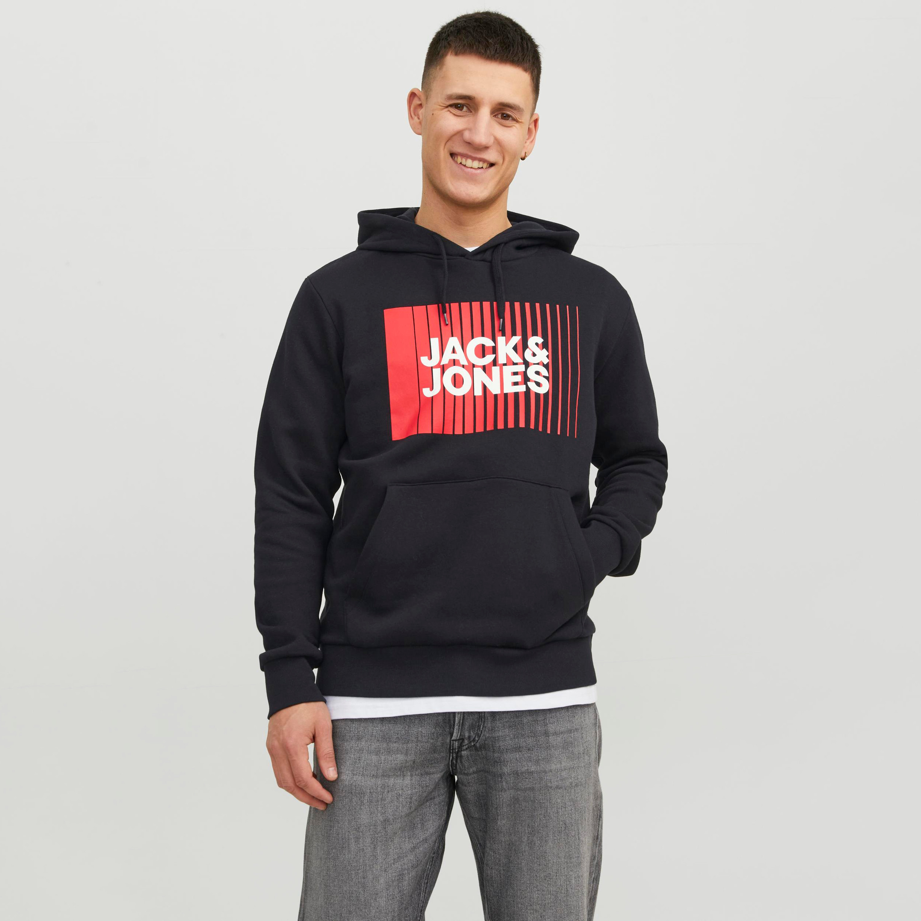 هودي بطبعة شعار من جاك آند جونز مع جيب الكنغر-men-winterwear-hoodiesandsweatshirts-image-1