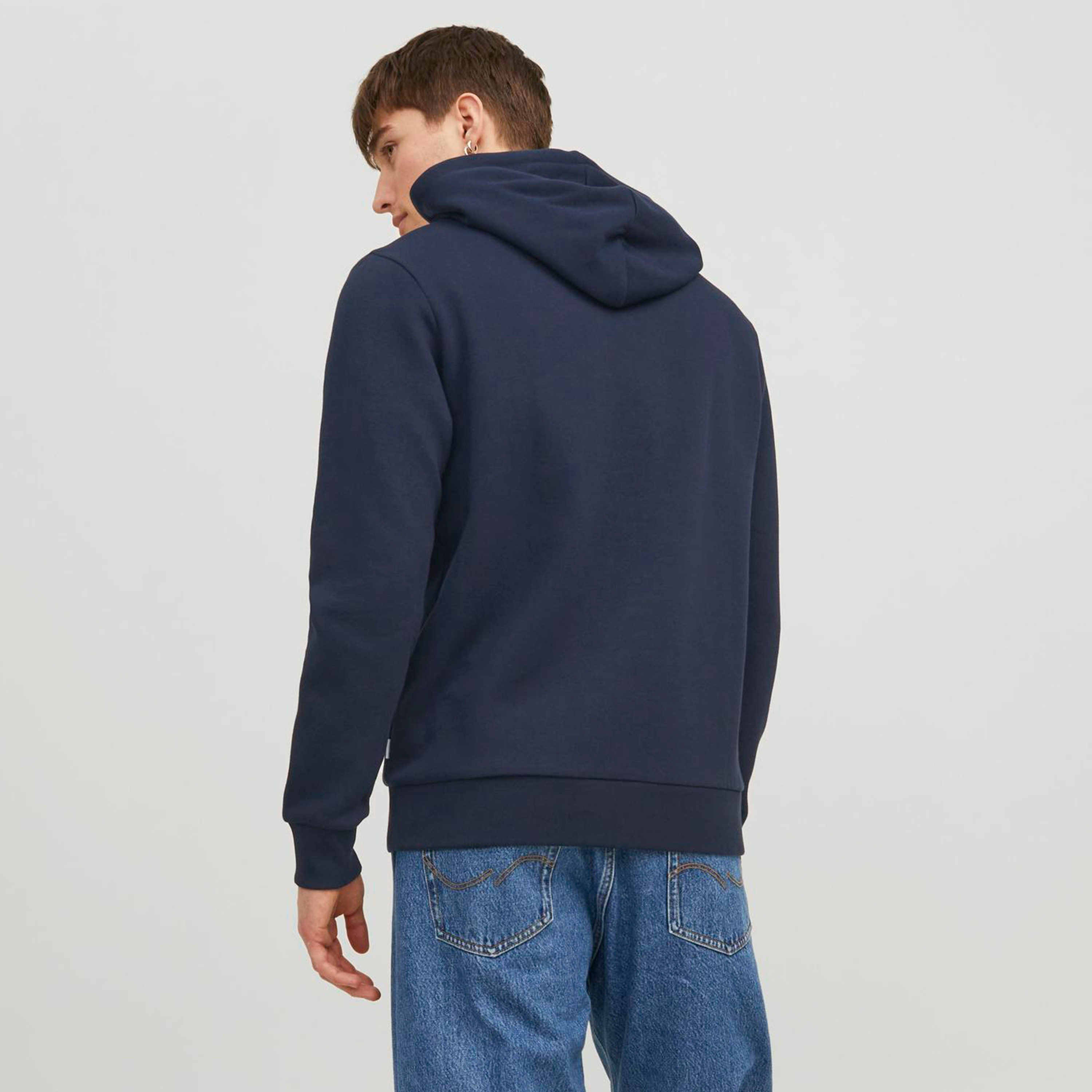 هودي بطبعة شعار من جاك آند جونز مع جيب الكنغر-men-winterwear-hoodiesandsweatshirts-image-8