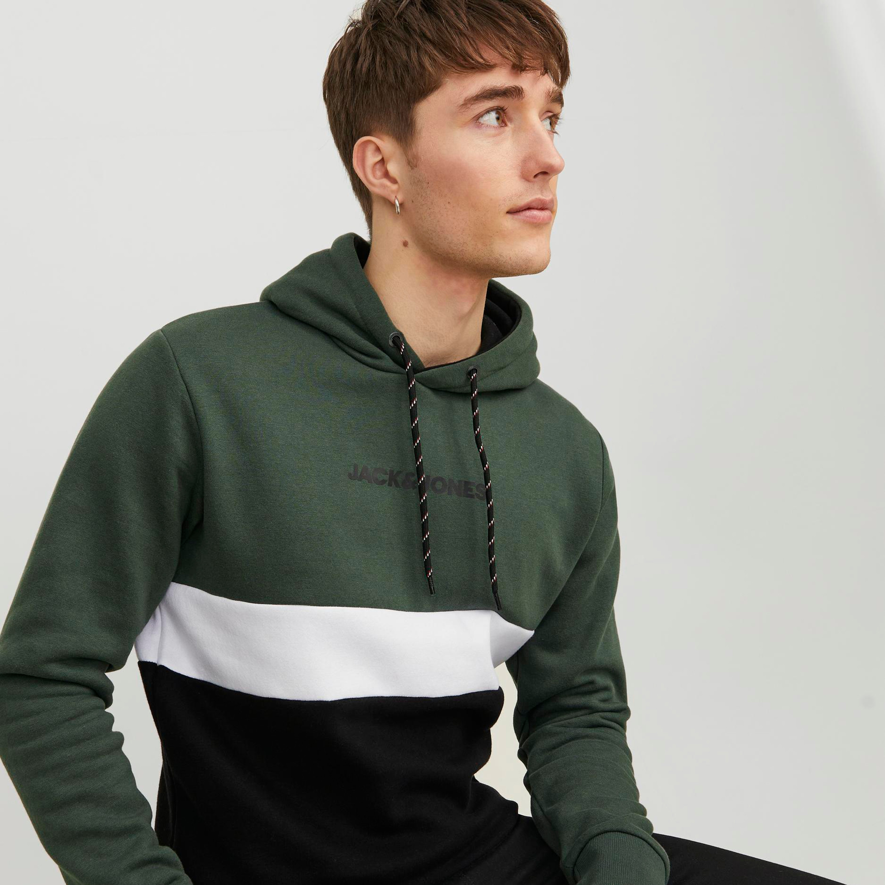 هودي ذو كلر بلوك من جاك آند جونز مع جيب الكنغر-men-winterwear-hoodiesandsweatshirts-image-3
