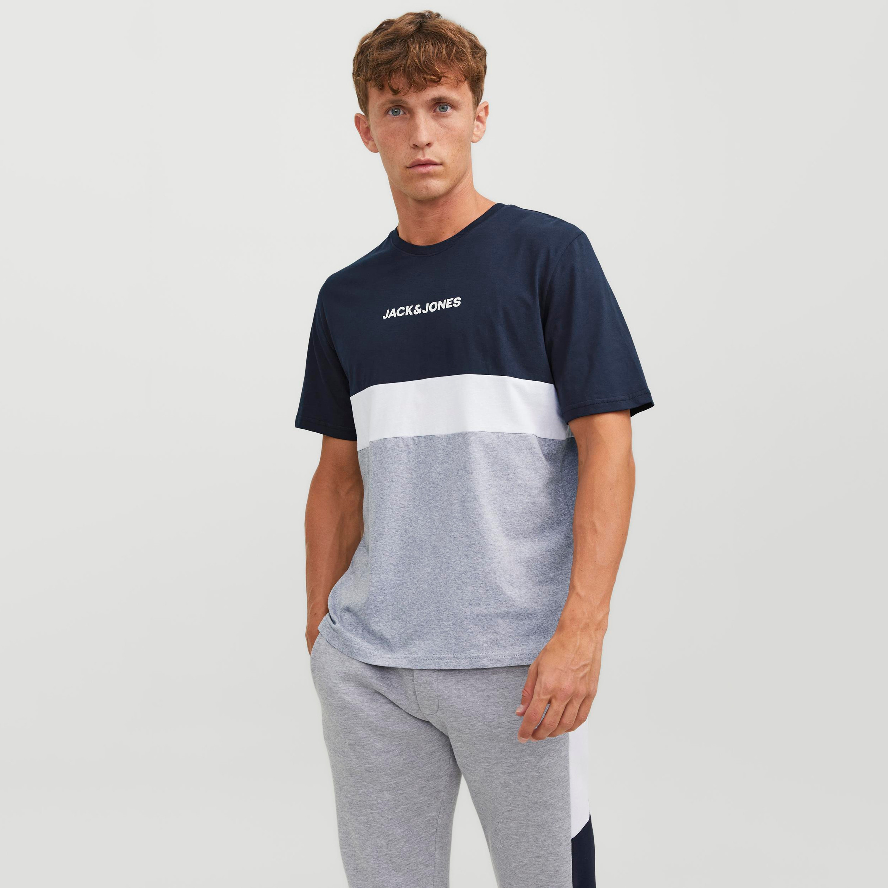 تيشيرت بأكمام قصيرة وياقة دائرية وكلر بلوك من جاك آند جونز-men-clothing-tshirtsandpolos-tshirts-image-1
