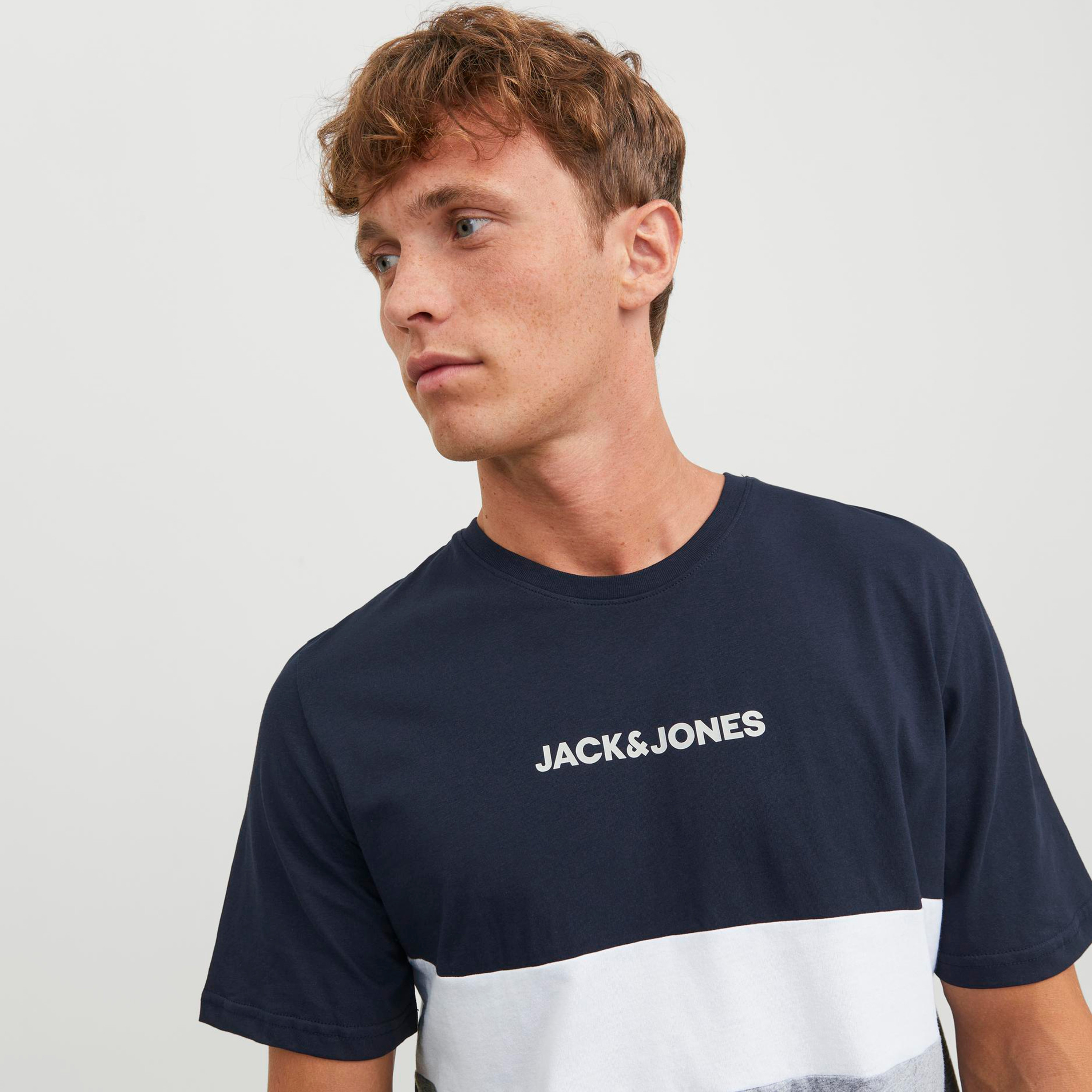 تيشيرت بأكمام قصيرة وياقة دائرية وكلر بلوك من جاك آند جونز-men-clothing-tshirtsandpolos-tshirts-image-3
