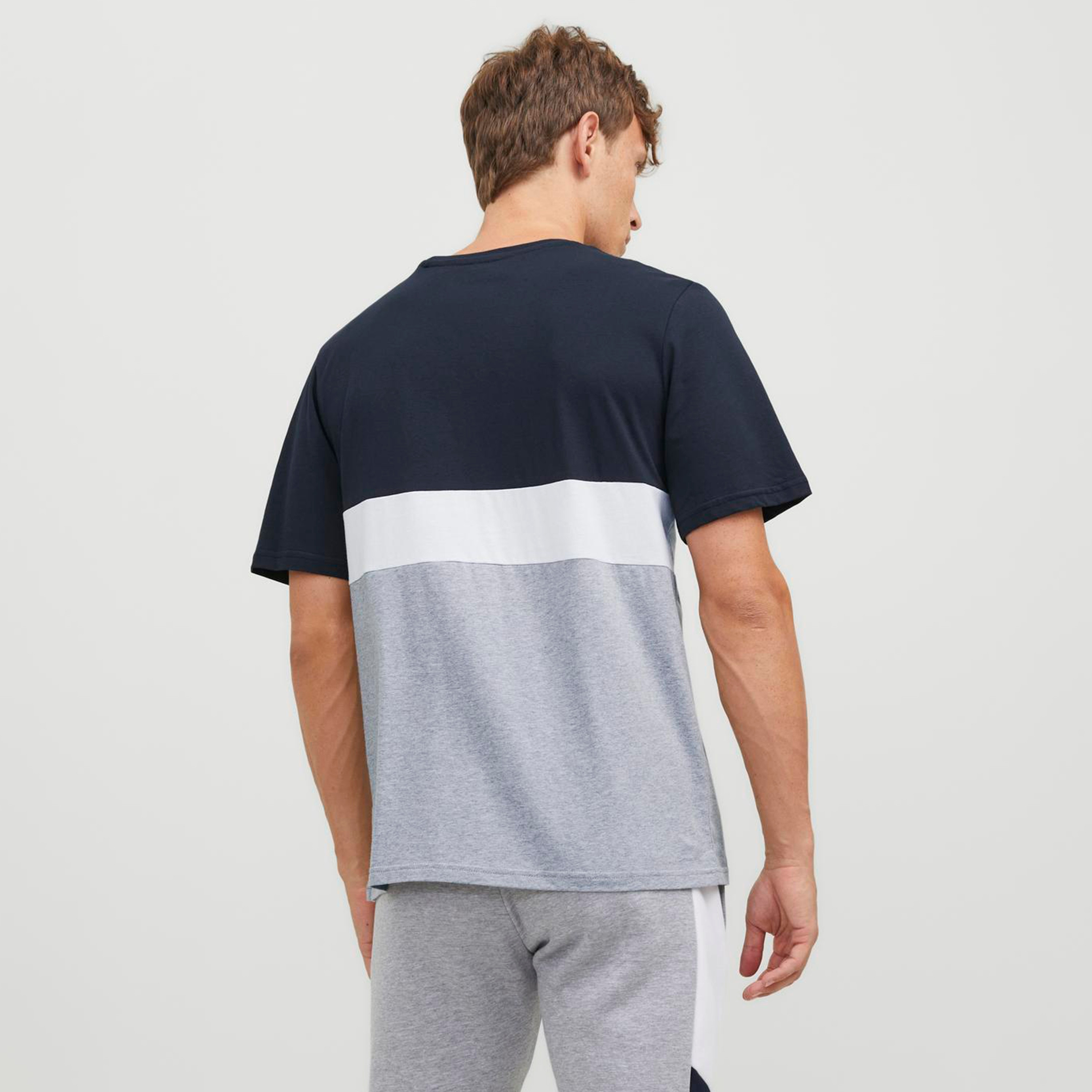 تيشيرت بأكمام قصيرة وياقة دائرية وكلر بلوك من جاك آند جونز-men-clothing-tshirtsandpolos-tshirts-image-4