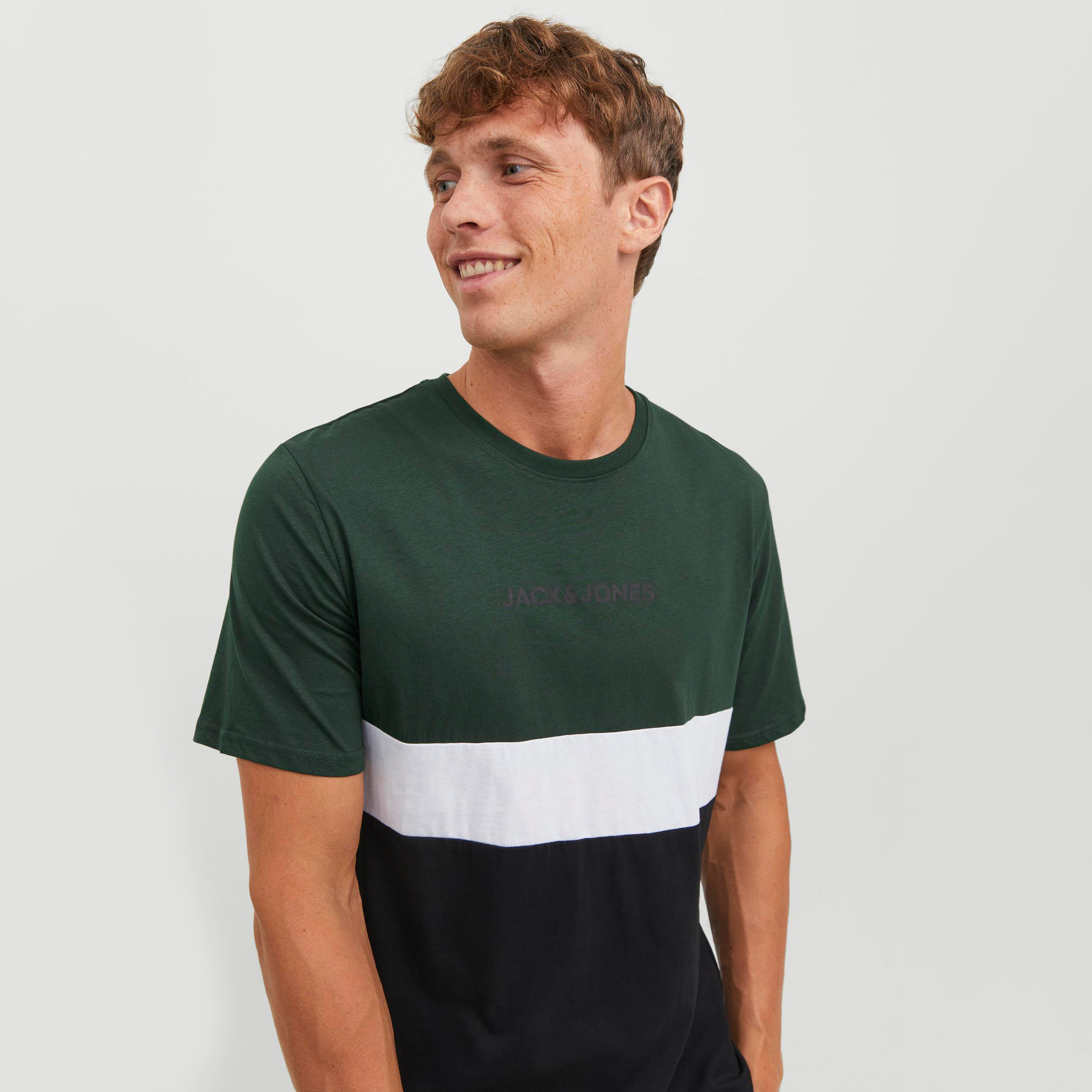 تيشيرت بأكمام قصيرة وياقة دائرية وكلر بلوك من جاك آند جونز-men-clothing-tshirtsandpolos-tshirts-image-7