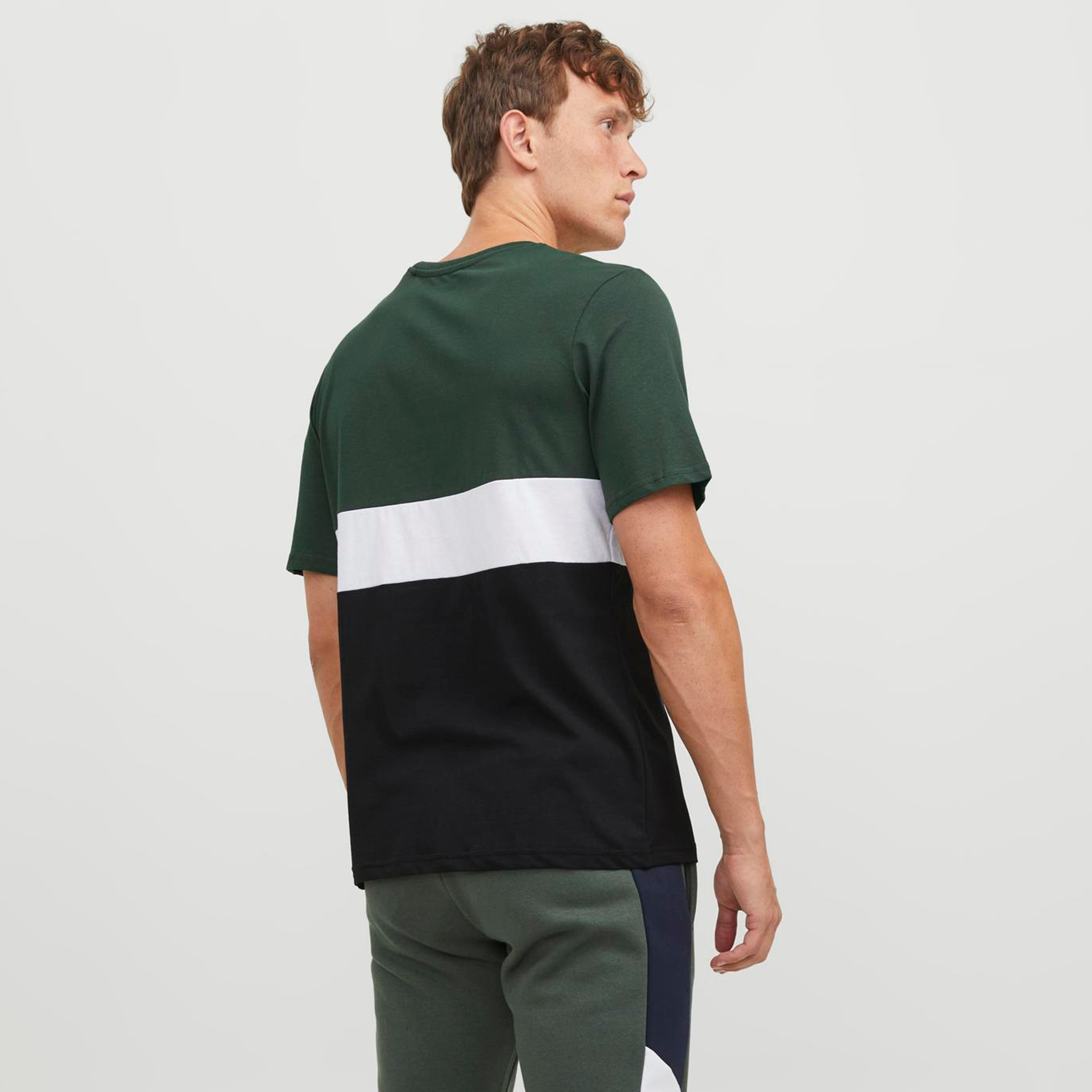 تيشيرت بأكمام قصيرة وياقة دائرية وكلر بلوك من جاك آند جونز-men-clothing-tshirtsandpolos-tshirts-image-8