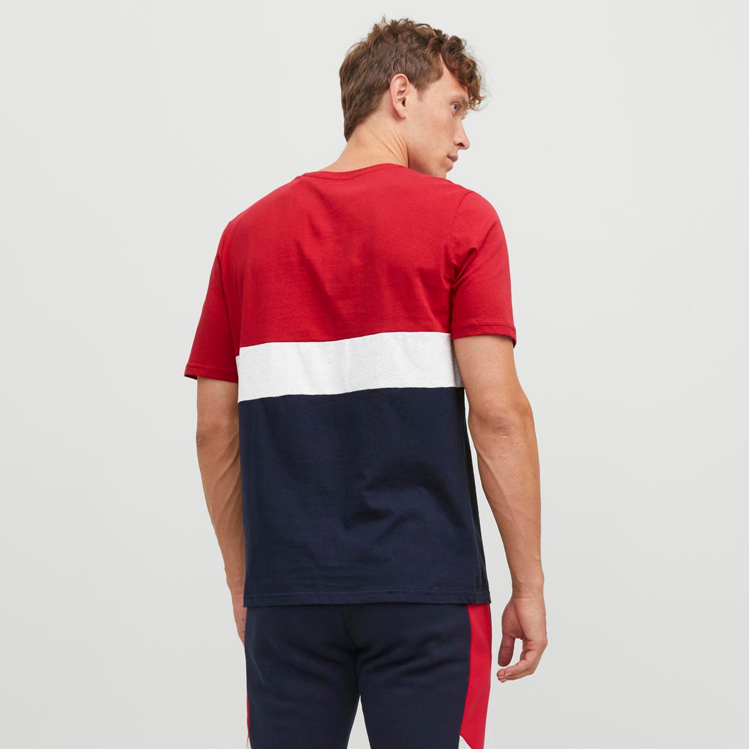 تيشيرت بأكمام قصيرة وياقة دائرية وكلر بلوك من جاك آند جونز-men-clothing-tshirtsandpolos-tshirts-image-12