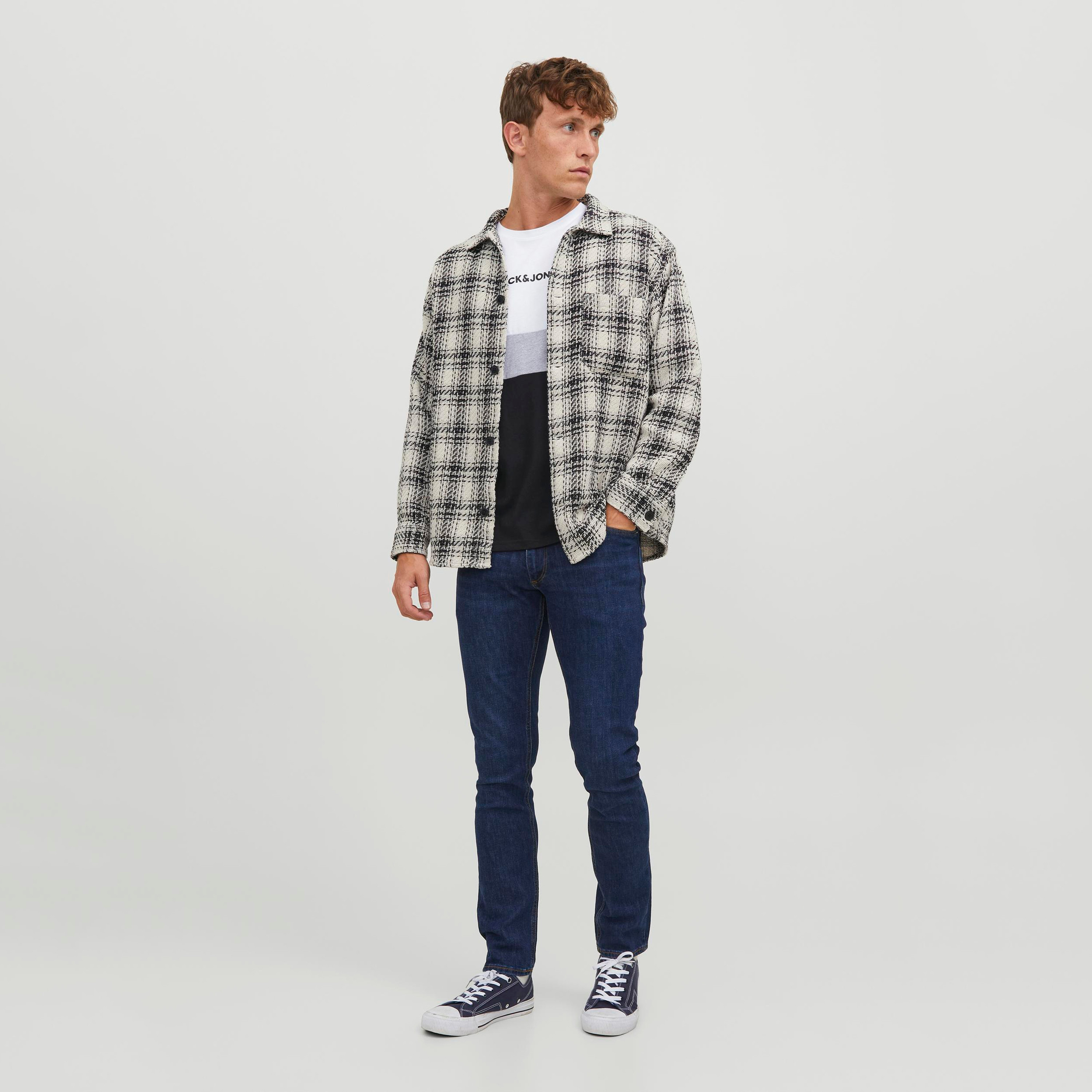 تيشيرت بأكمام قصيرة وياقة دائرية وكلر بلوك من جاك آند جونز-men-clothing-tshirtsandpolos-tshirts-image-14