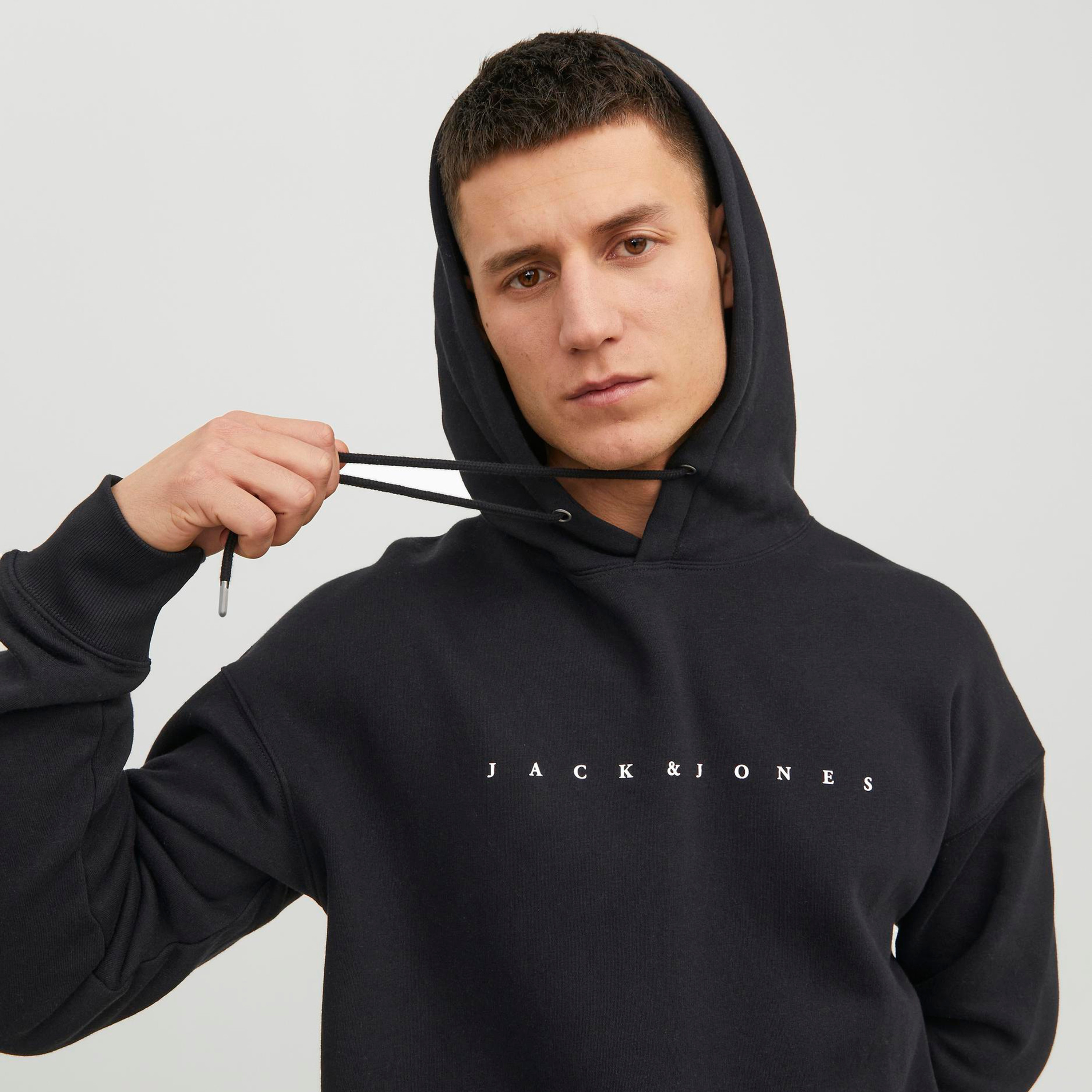 هودي جاك آند جونز بجيب كانغارو مع شعار-men-winterwear-hoodiesandsweatshirts-image-3
