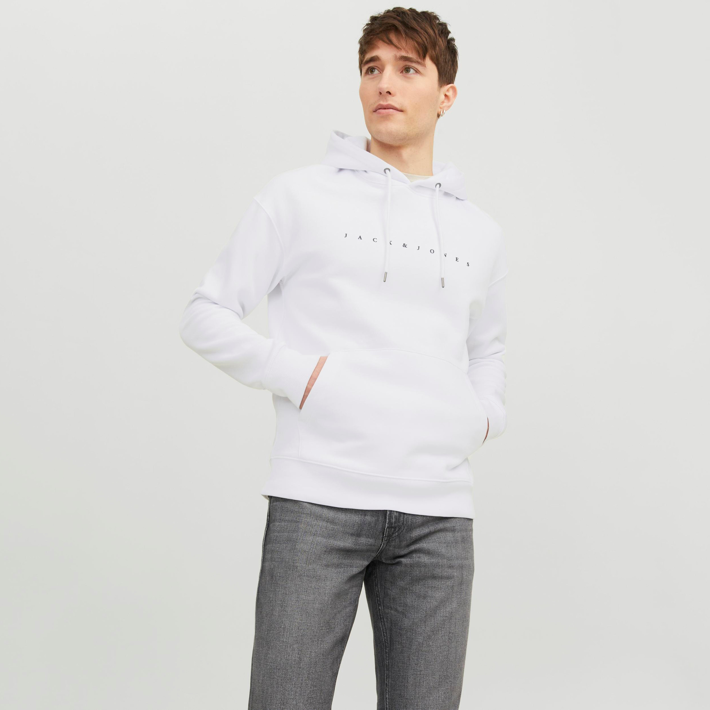 هودي جاك آند جونز بجيب كانغارو مع شعار-men-winterwear-hoodiesandsweatshirts-image-9