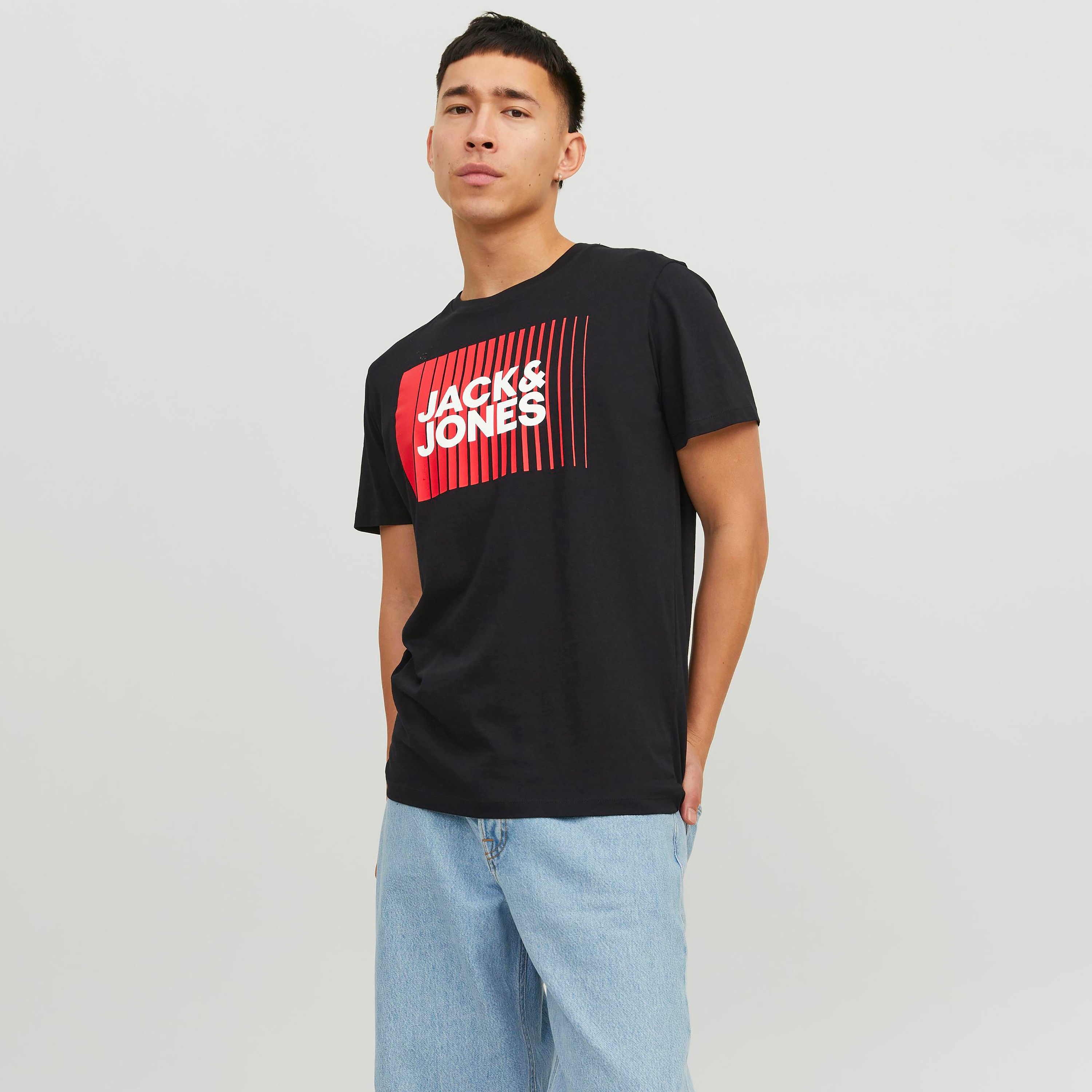 تي شيرت من جاك آند جونز مع شعار بأكمام قصيرة و ياقة مستديرة-men-clothing-tshirtsandpolos-tshirts-image-5