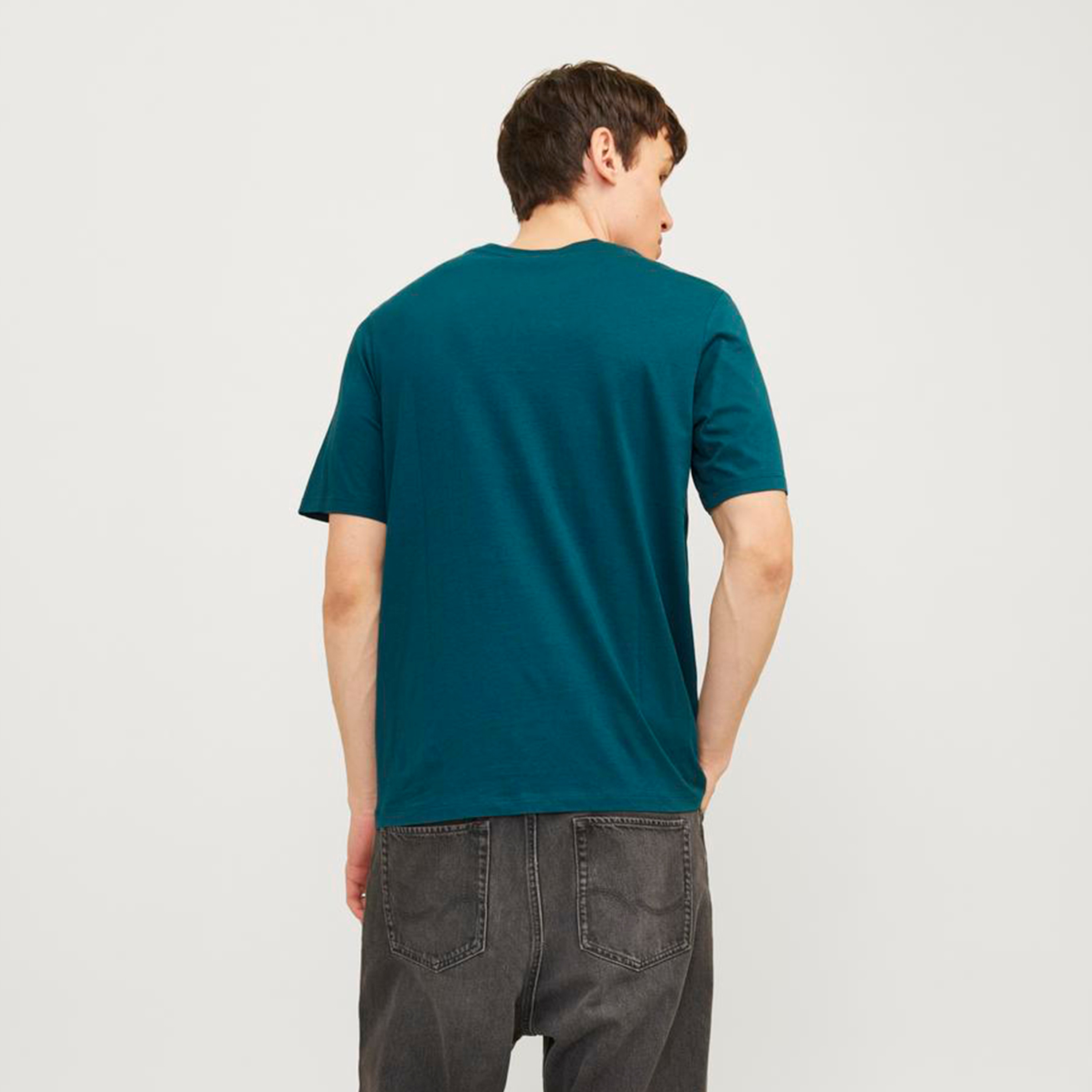 تي شيرت من جاك آند جونز مع شعار بأكمام قصيرة و ياقة مستديرة-men-clothing-tshirtsandpolos-tshirts-image-20
