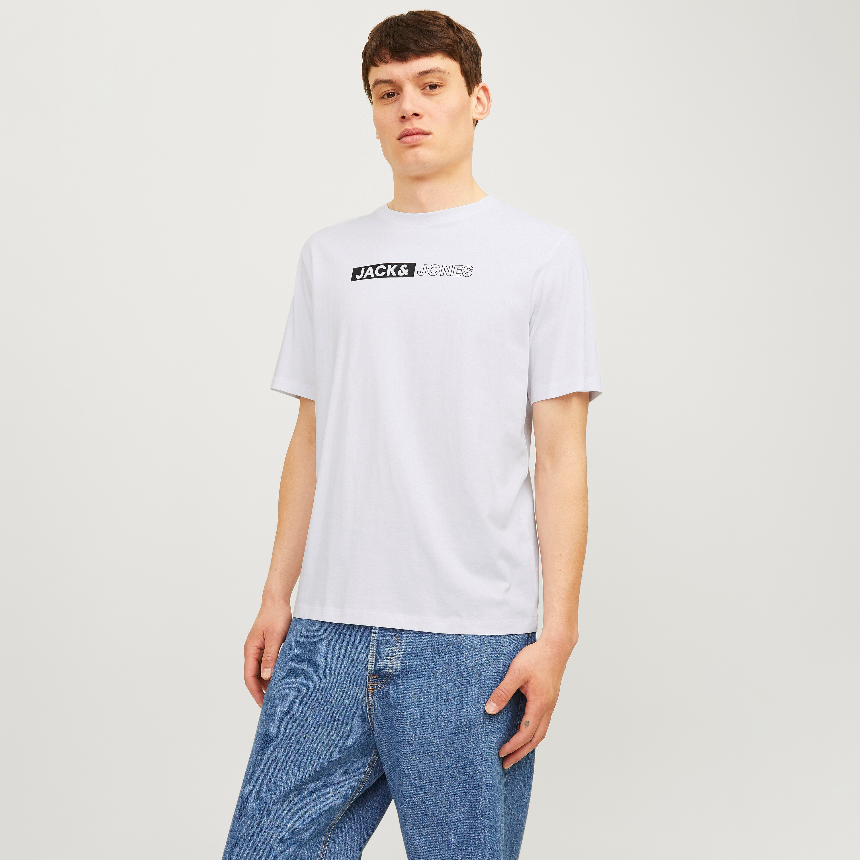 تي شيرت من جاك آند جونز مع شعار بأكمام قصيرة و ياقة مستديرة-men-clothing-tshirtsandpolos-tshirts-image-29