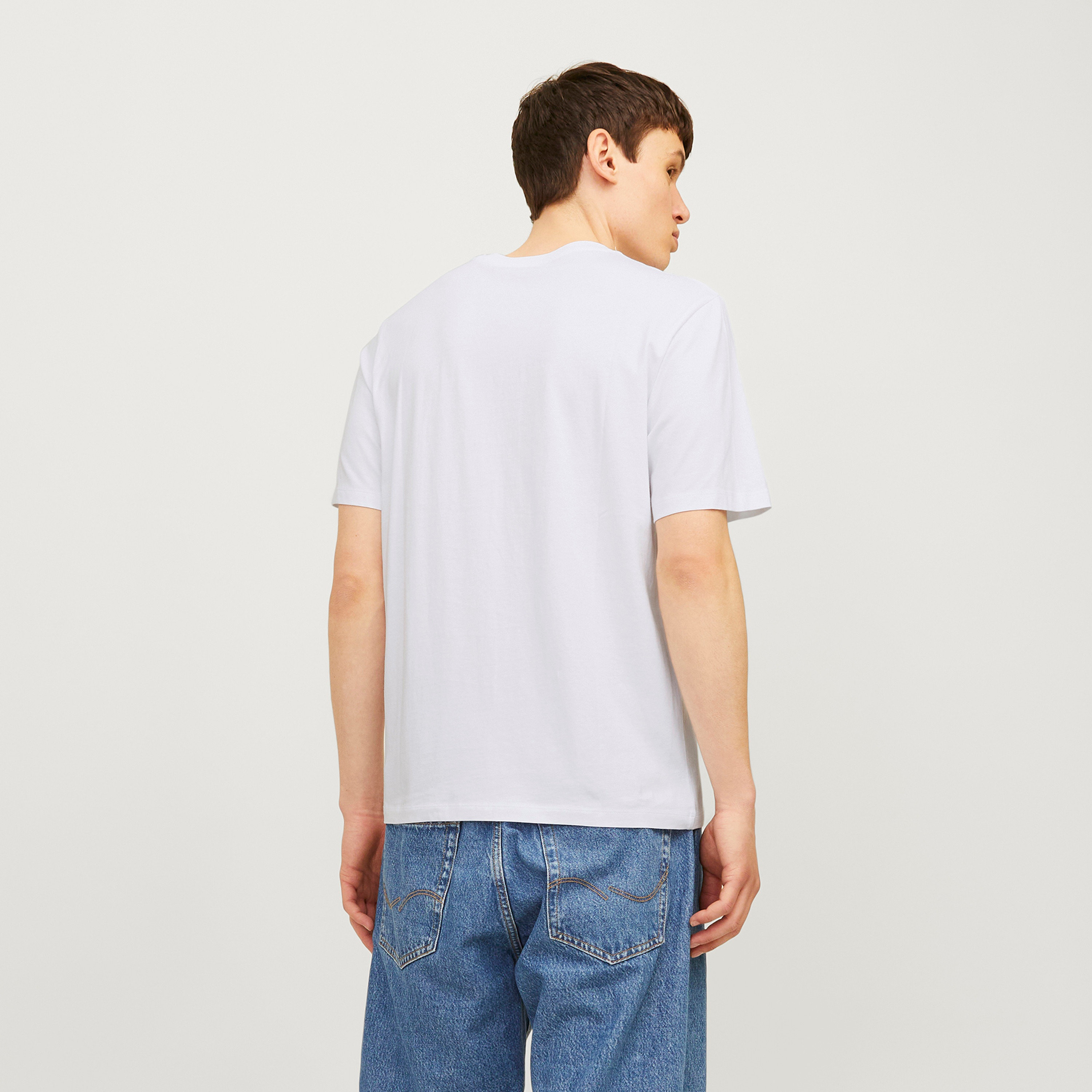 تي شيرت من جاك آند جونز مع شعار بأكمام قصيرة و ياقة مستديرة-men-clothing-tshirtsandpolos-tshirts-image-32