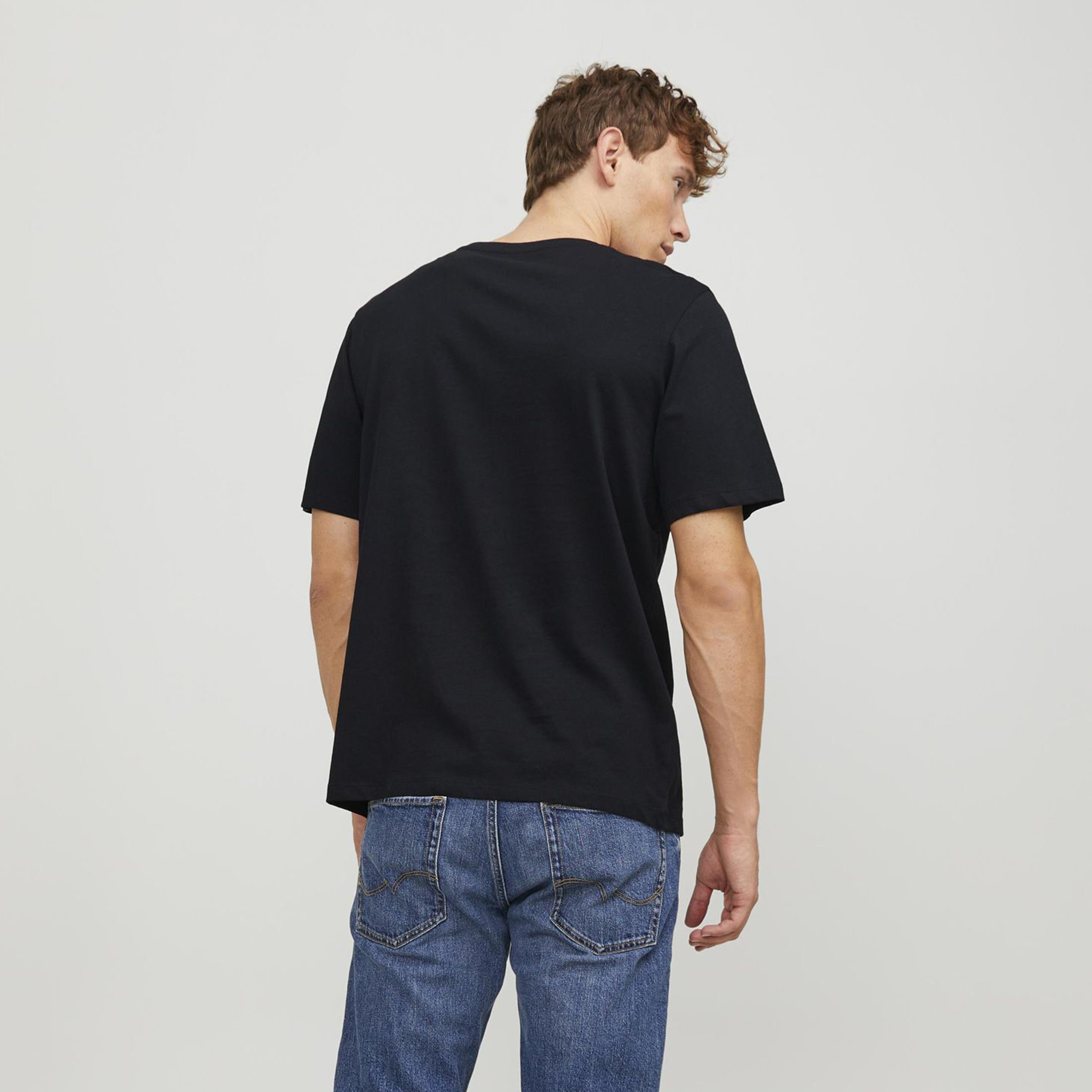تي شيرت من جاك آند جونز مع شعار بأكمام قصيرة و ياقة مستديرة-men-clothing-tshirtsandpolos-tshirts-image-4