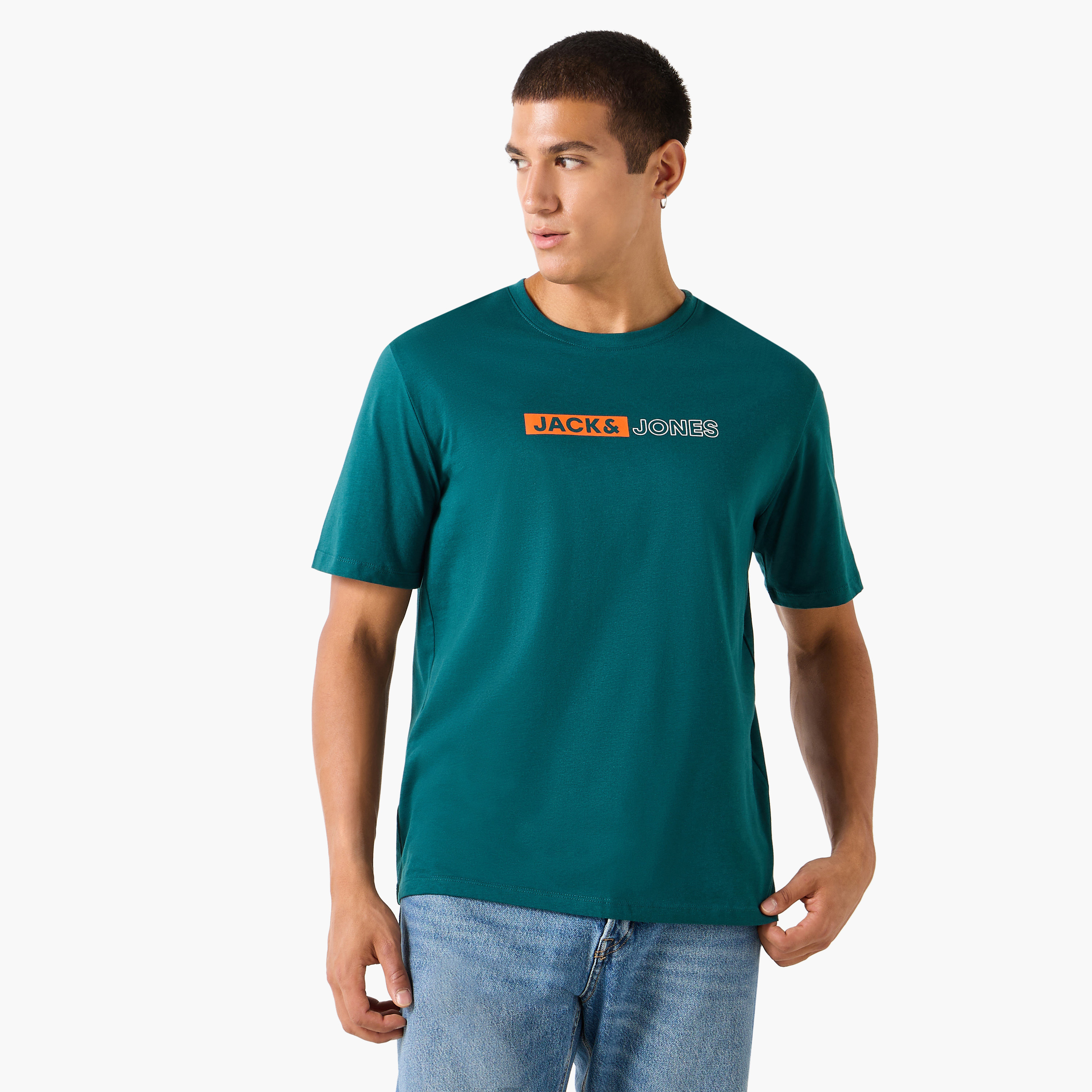 تي شيرت من جاك آند جونز مع شعار بأكمام قصيرة و ياقة مستديرة-men-clothing-tshirtsandpolos-tshirts-image-21
