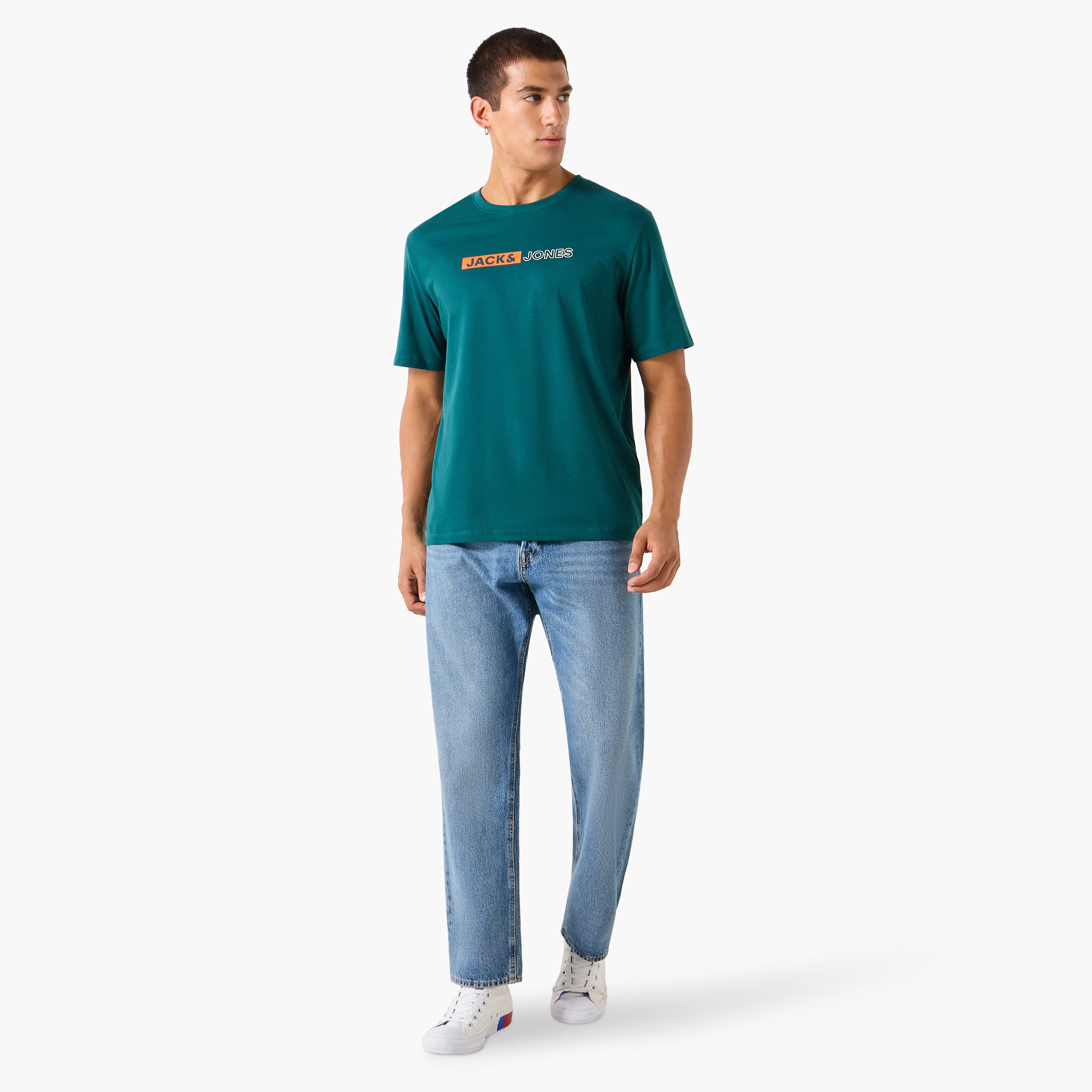 تي شيرت من جاك آند جونز مع شعار بأكمام قصيرة و ياقة مستديرة-men-clothing-tshirtsandpolos-tshirts-image-22