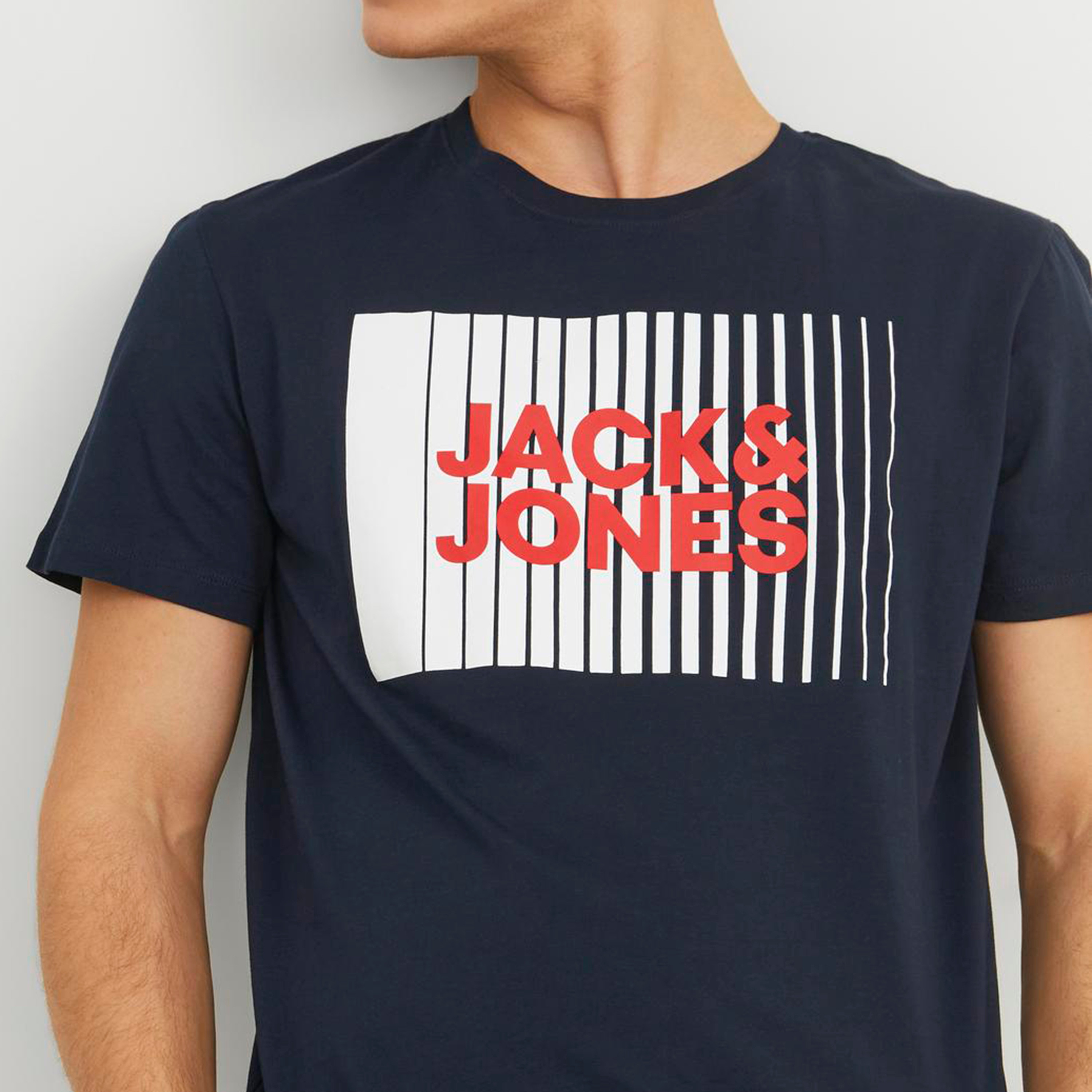 تي شيرت من جاك آند جونز مع شعار بأكمام قصيرة و ياقة مستديرة-men-clothing-tshirtsandpolos-tshirts-image-11