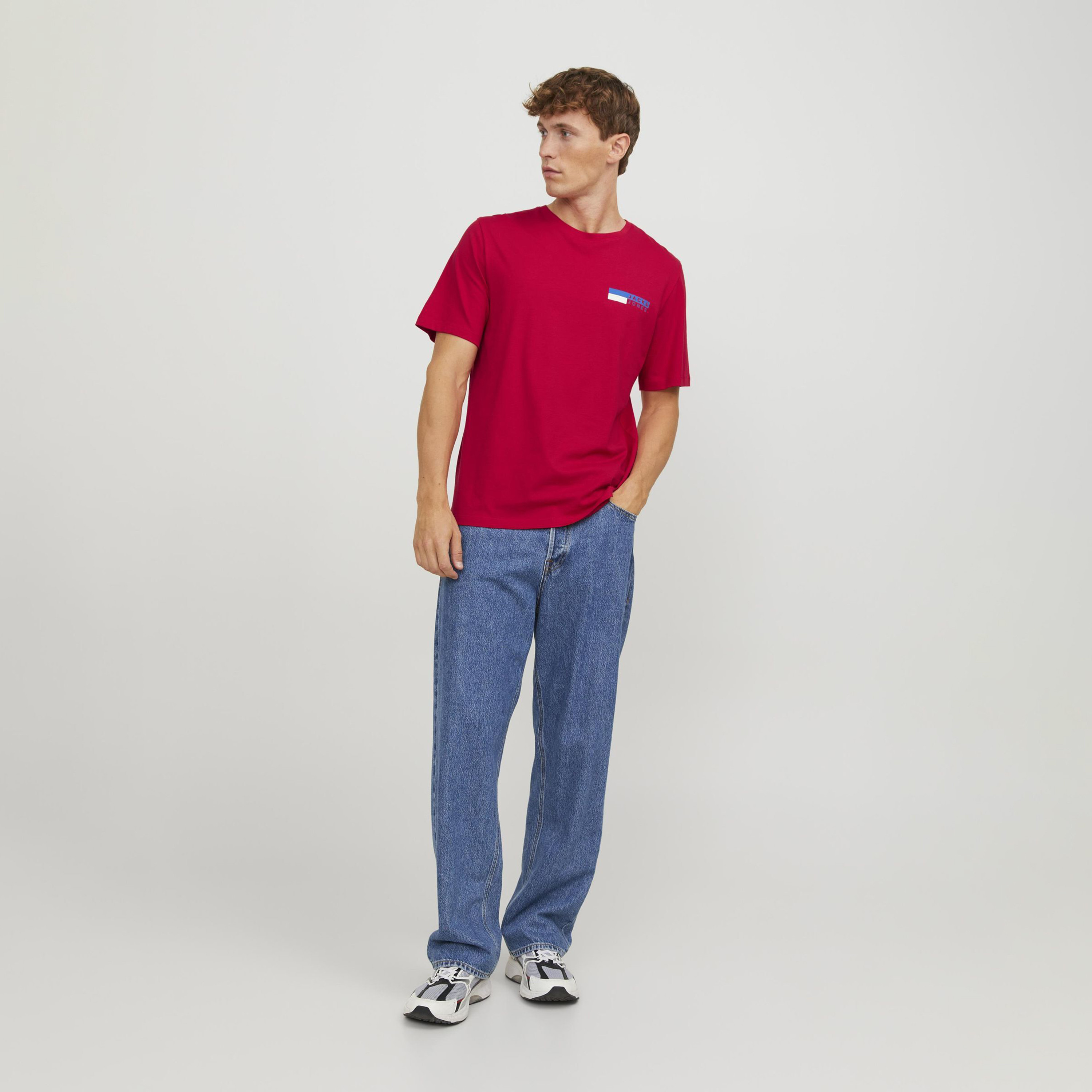 تي شيرت من جاك آند جونز مع شعار بأكمام قصيرة و ياقة مستديرة-men-clothing-tshirtsandpolos-tshirts-image-14