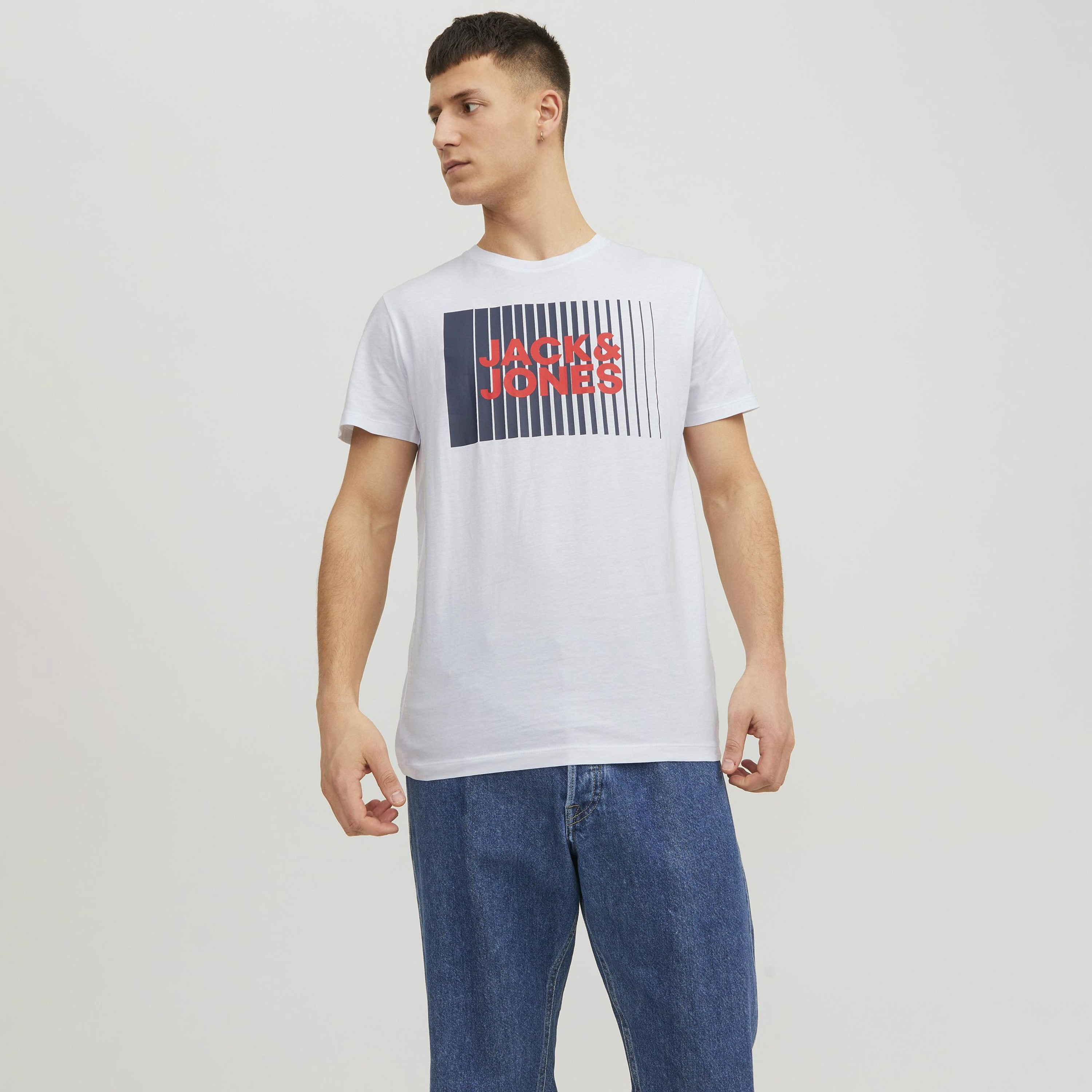 تي شيرت من جاك آند جونز مع شعار بأكمام قصيرة و ياقة مستديرة-men-clothing-tshirtsandpolos-tshirts-image-25