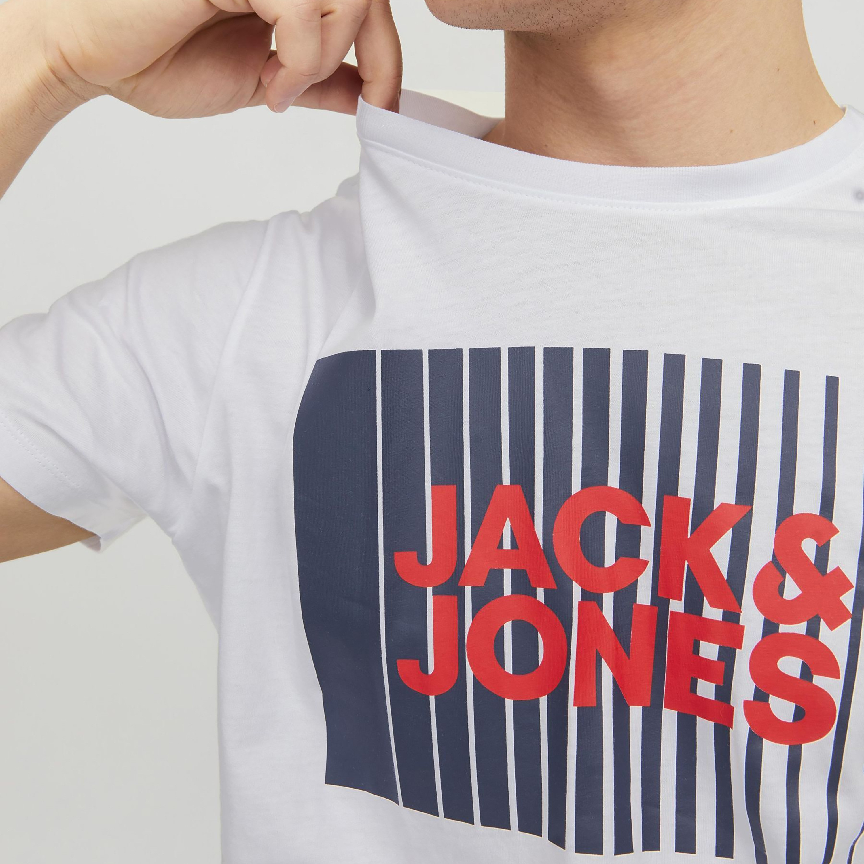 تي شيرت من جاك آند جونز مع شعار بأكمام قصيرة و ياقة مستديرة-men-clothing-tshirtsandpolos-tshirts-image-27