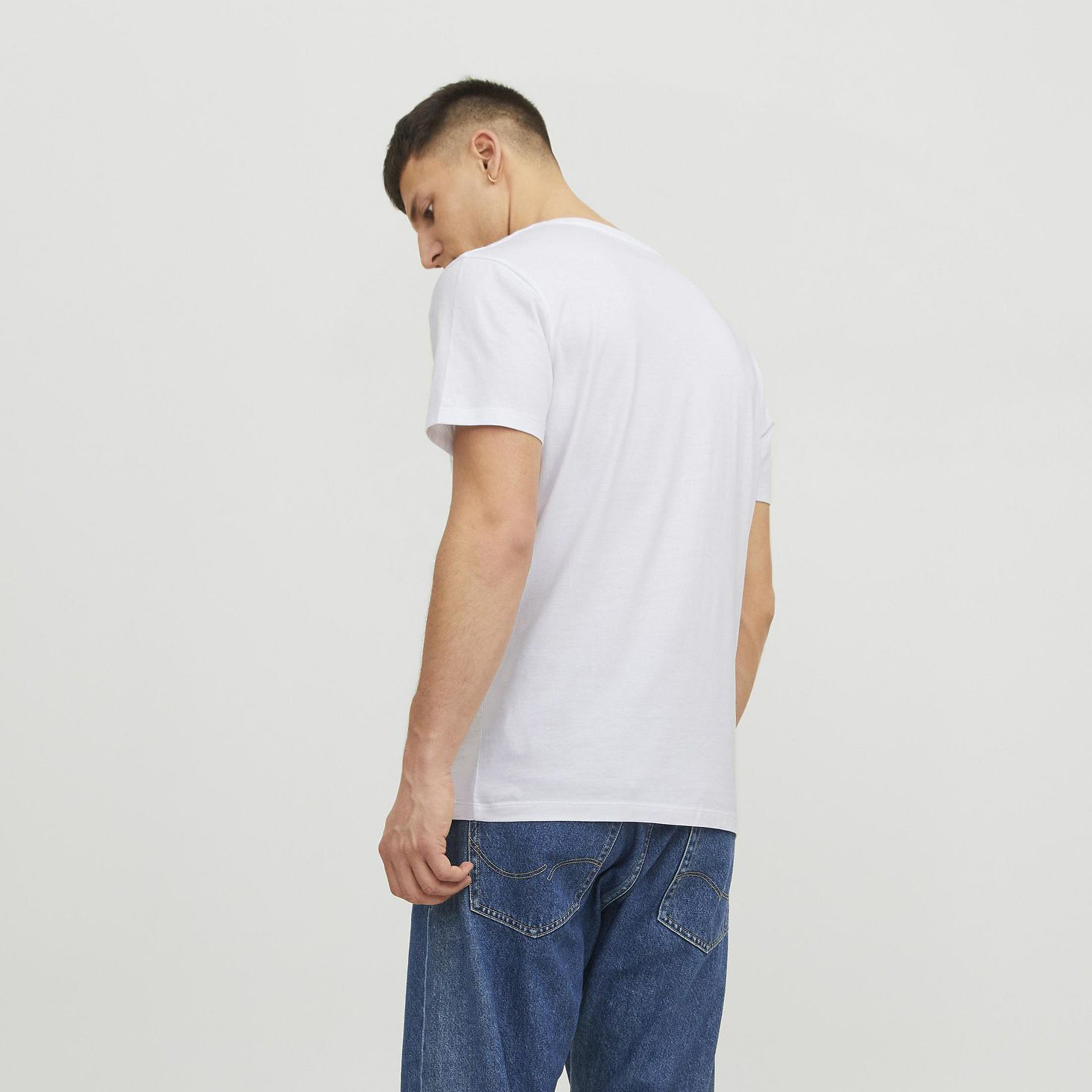 تي شيرت من جاك آند جونز مع شعار بأكمام قصيرة و ياقة مستديرة-men-clothing-tshirtsandpolos-tshirts-image-28