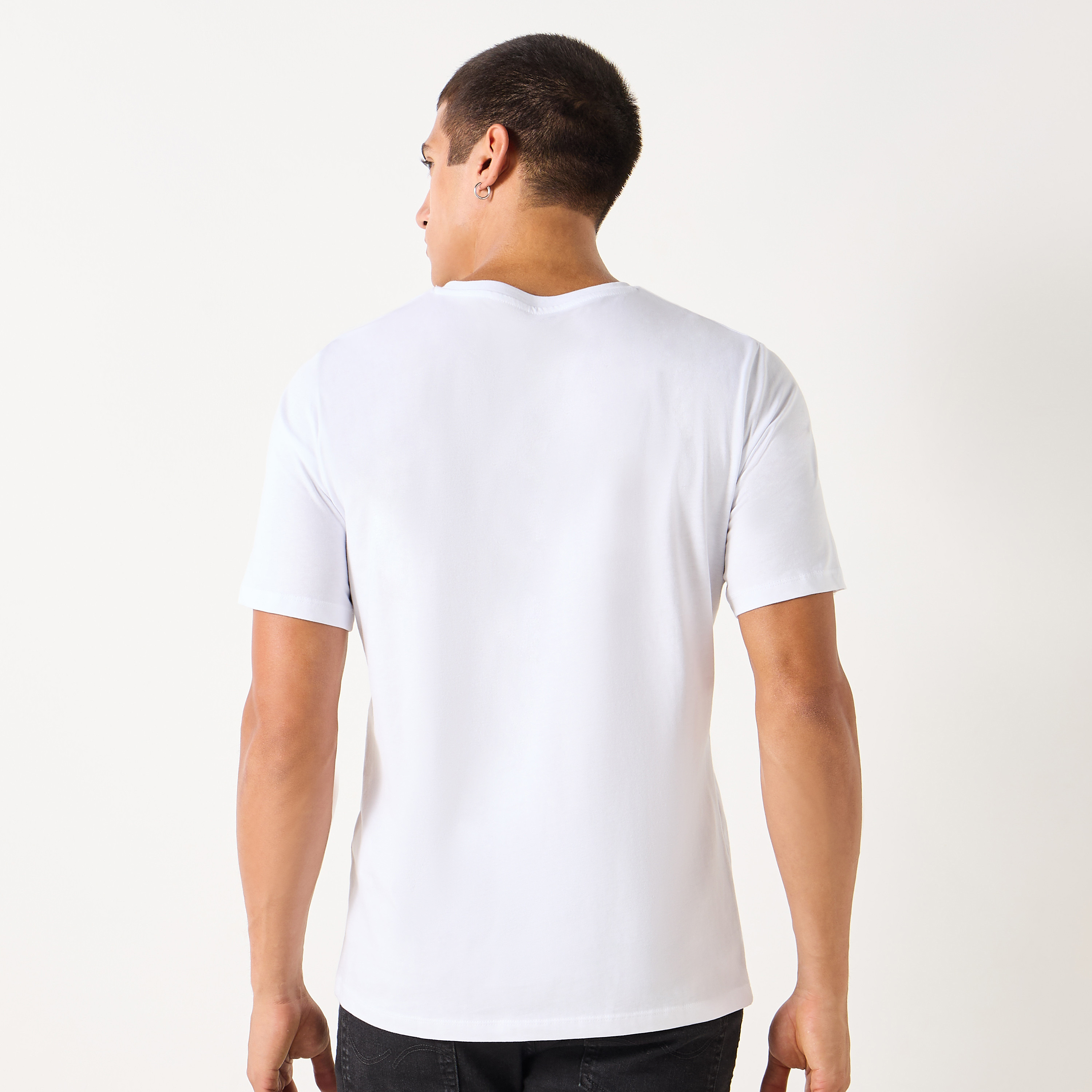 تي شيرت من جاك آند جونز مع شعار بأكمام قصيرة و ياقة مستديرة-men-clothing-tshirtsandpolos-tshirts-image-3