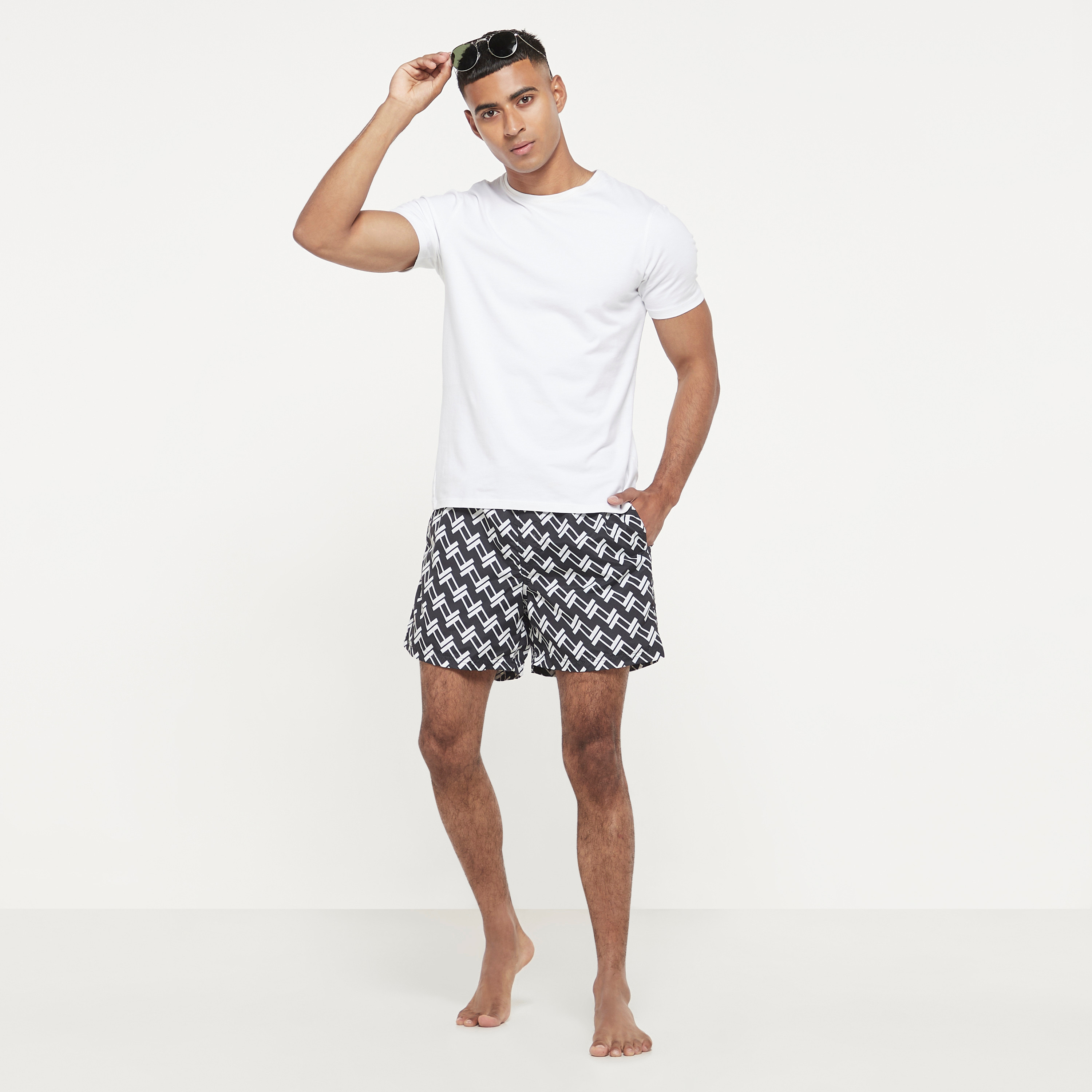 السراويل السباحة من جاك آند جونز بمتوسط الارتفاع بطبعات -men-clothing-swimandbeach-shorts-image-2