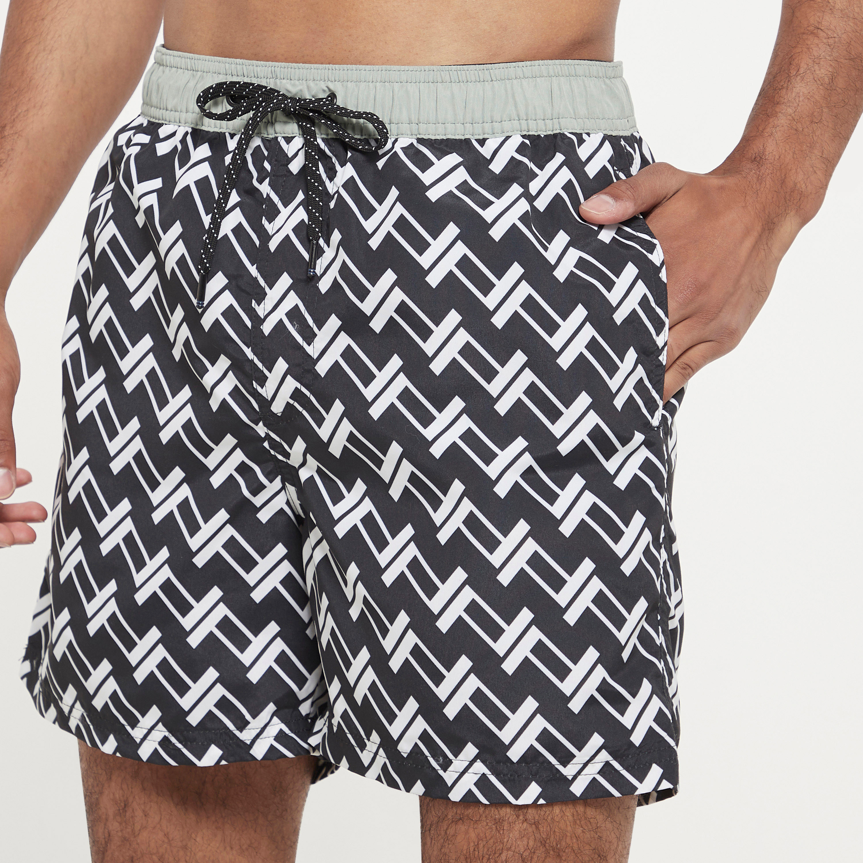 السراويل السباحة من جاك آند جونز بمتوسط الارتفاع بطبعات -men-clothing-swimandbeach-shorts-image-4