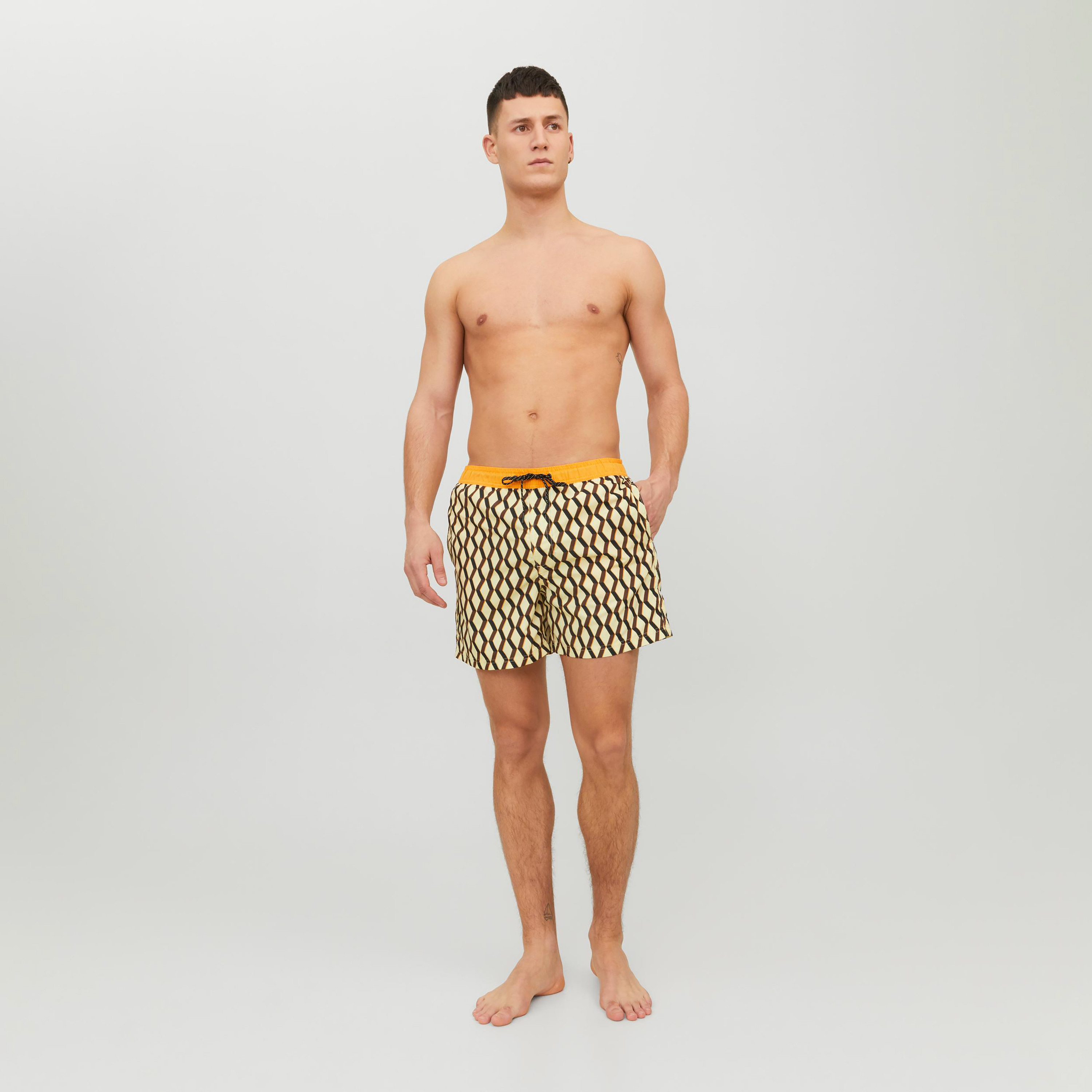 السراويل السباحة من جاك آند جونز بمتوسط الارتفاع بطبعات -men-clothing-swimandbeach-shorts-image-6